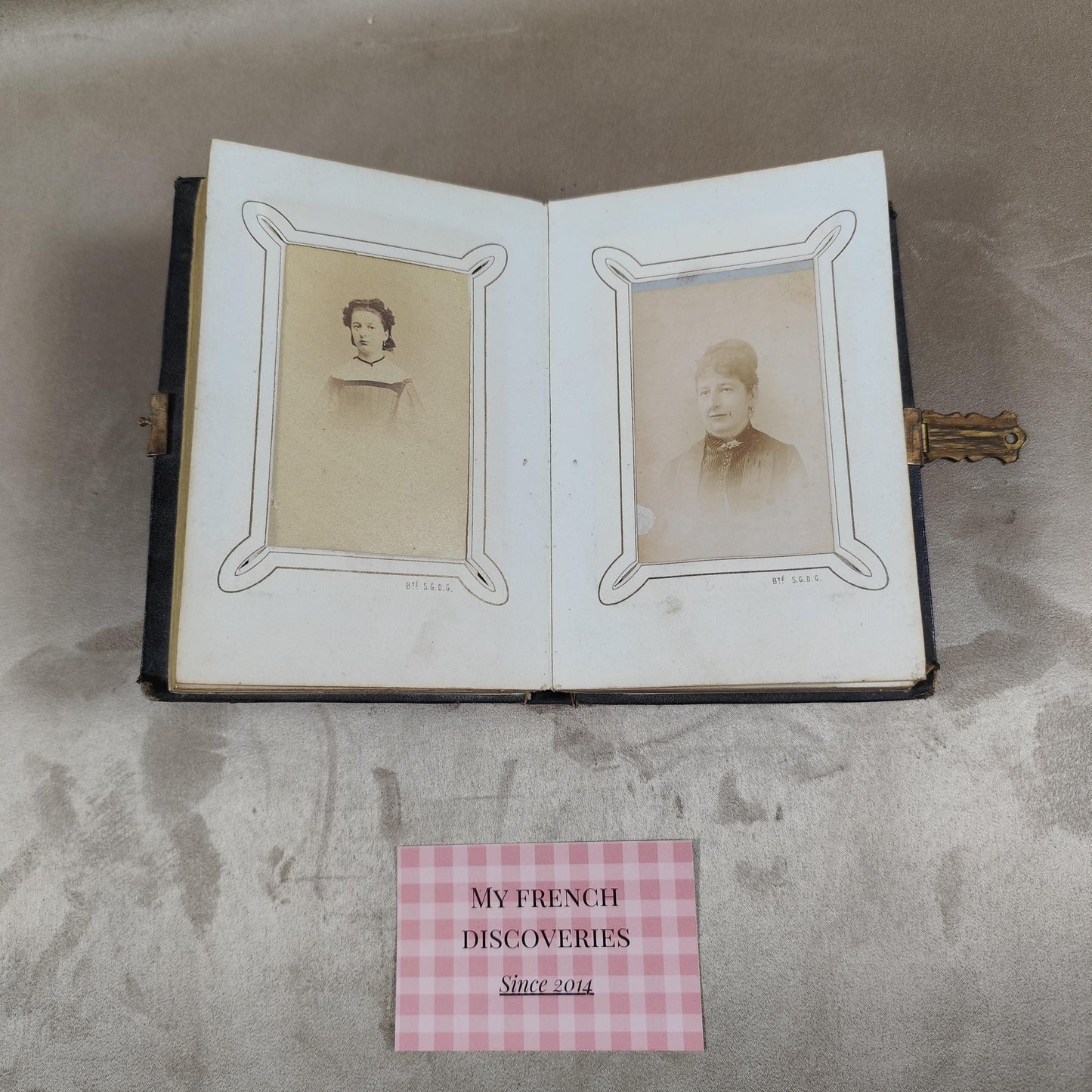 Album photo ancien en cuir avec fermoir en laiton Fin XIXe siècle Photographies anciennes