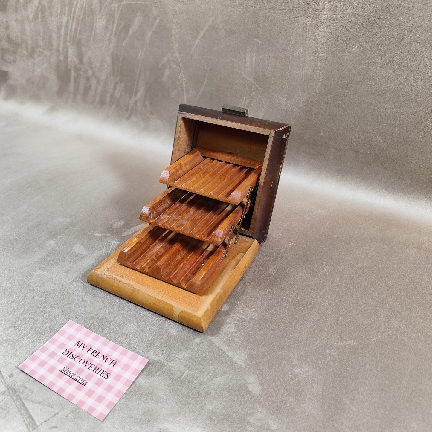 Distributeur à cigarettes ancien en bois Boîte mécanique vintage Accessoire fumeur