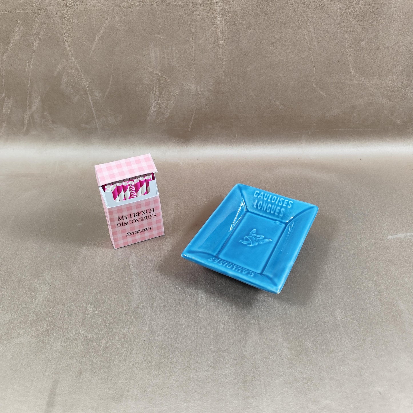 Cendrier publicitaire Gauloises Longues en faïence bleue GIEN France