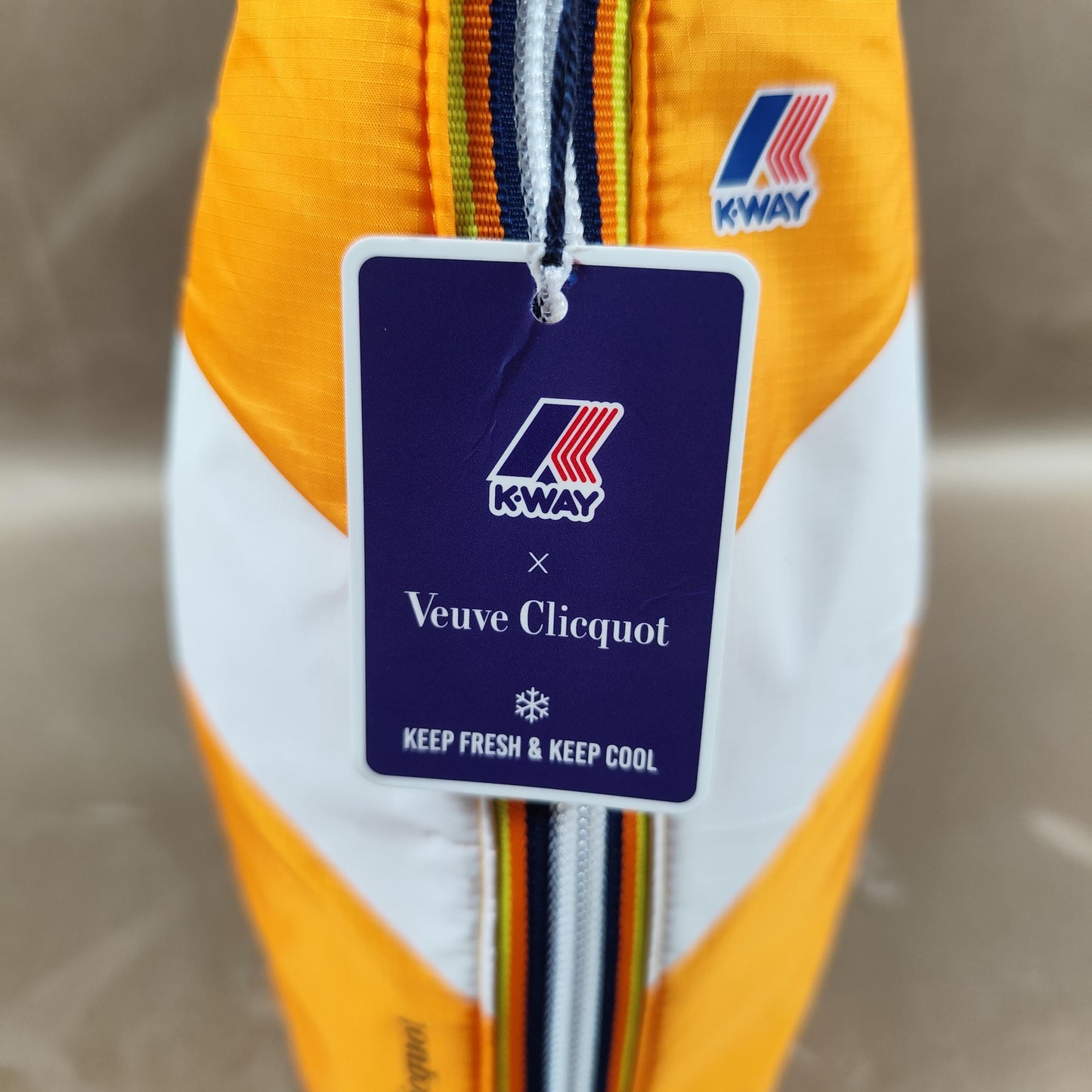 Étui isotherme Veuve Clicquot x K-WAY en polyester Transformable en sac banane
