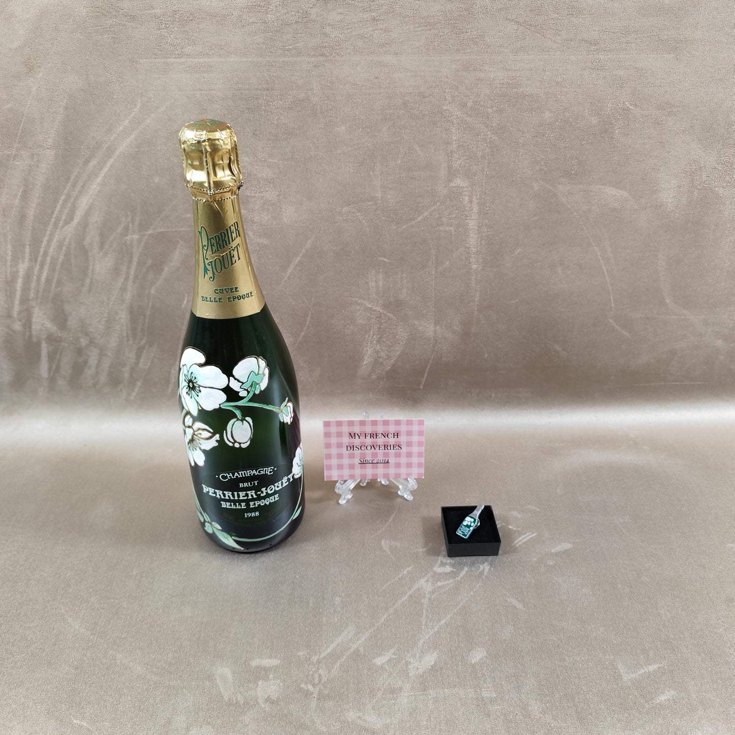 Pins Perrier-Jouët Belle Époque Champagne français Objet publicitaire