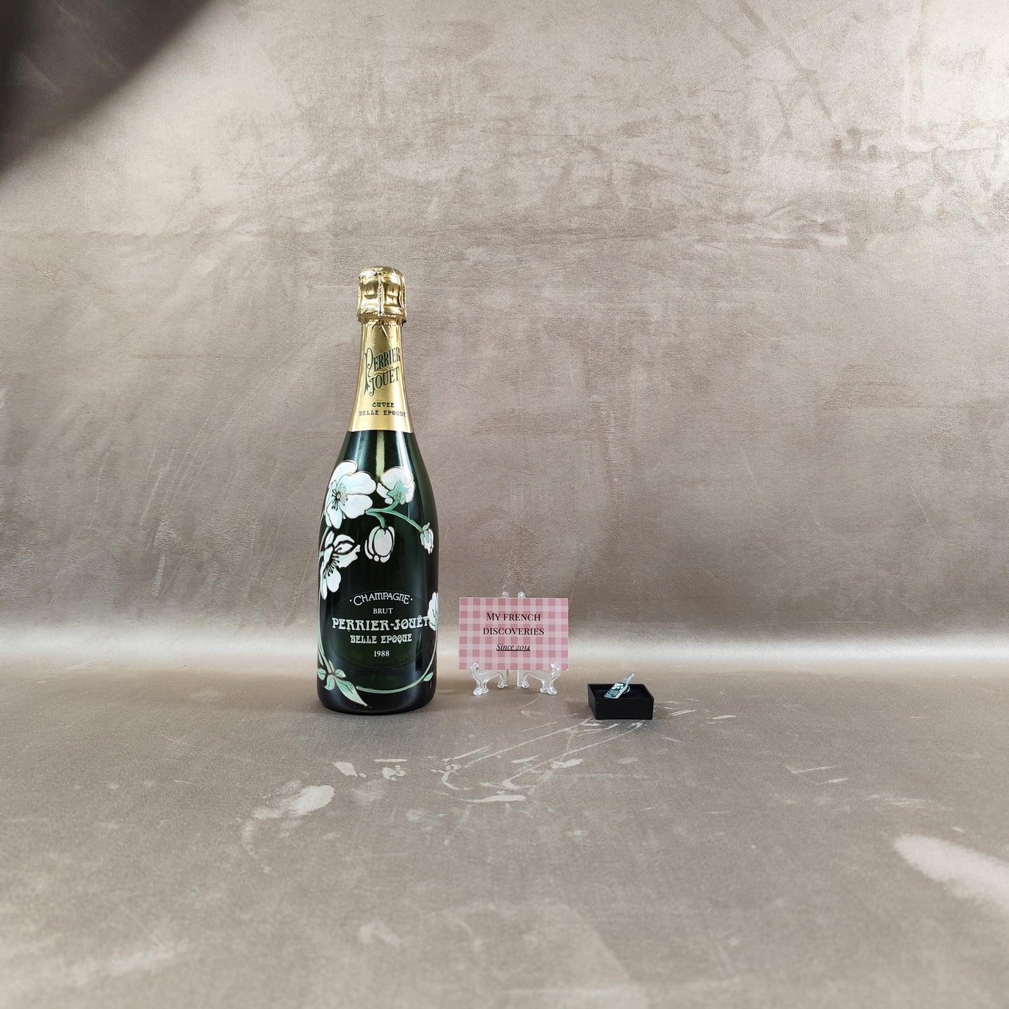 Pins Perrier-Jouët Belle Époque Champagne français Objet publicitaire