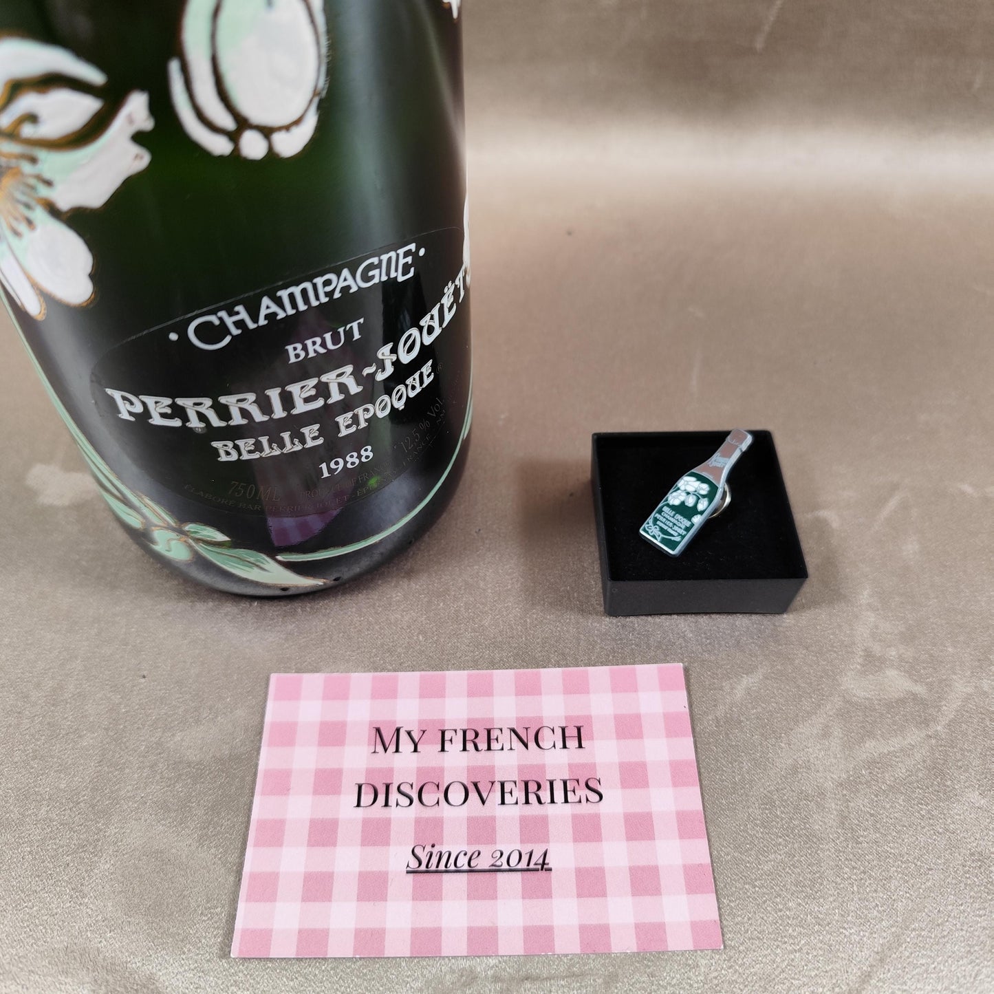 Pins Perrier-Jouët Belle Époque Champagne français Objet publicitaire