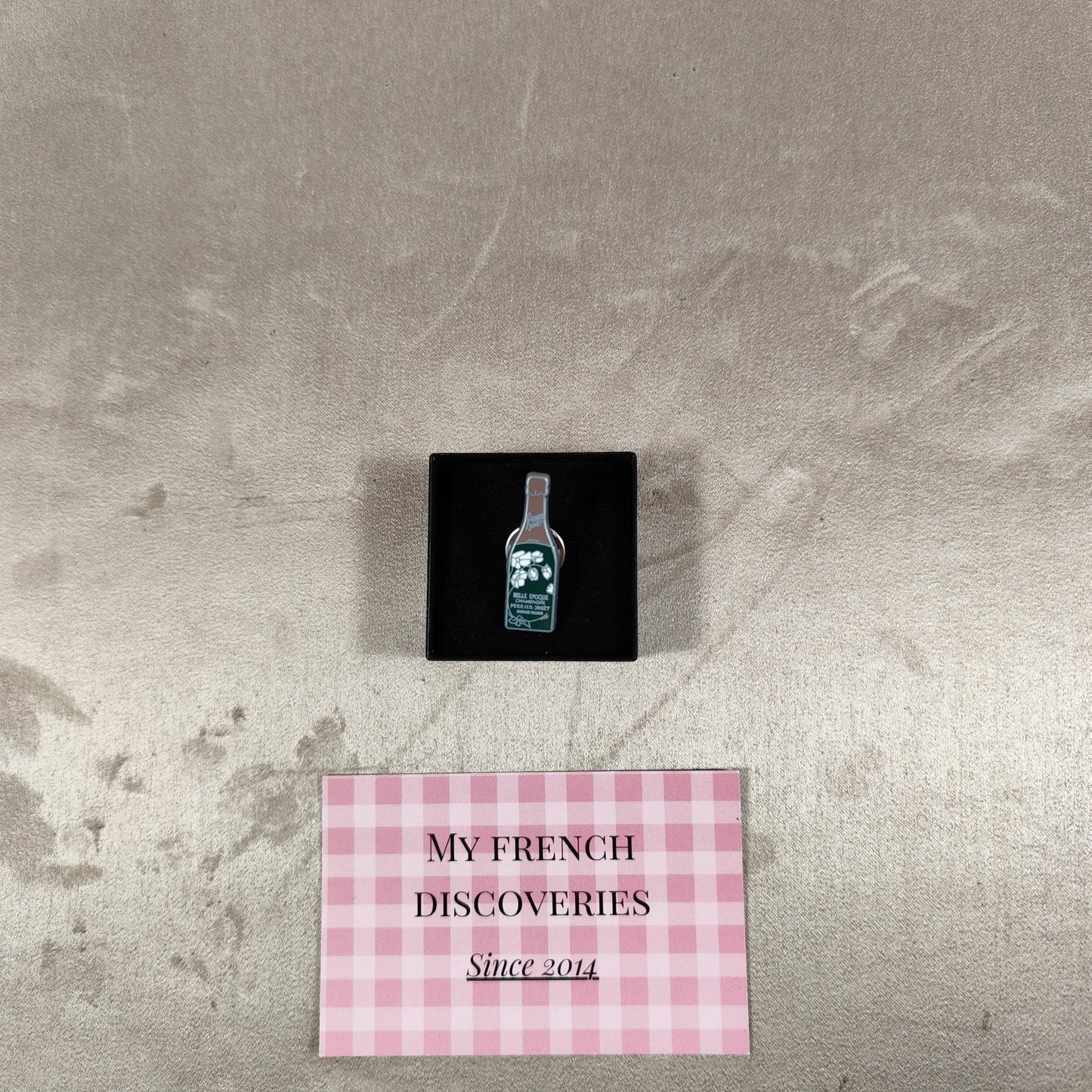 Pins Perrier-Jouët Belle Époque Champagne français Objet publicitaire