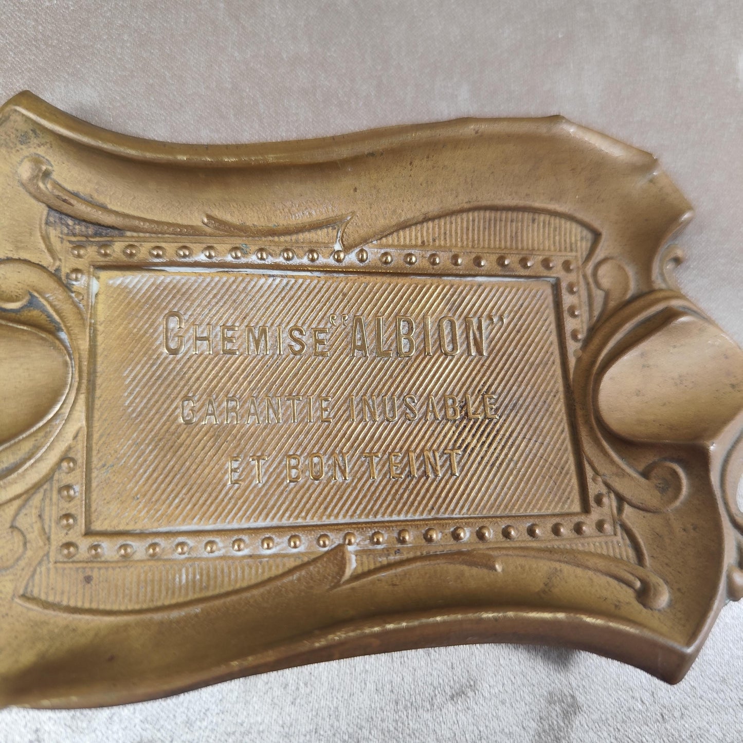 Cendrier publicitaire Chemise Albion en métal Objet ancien Publicité française