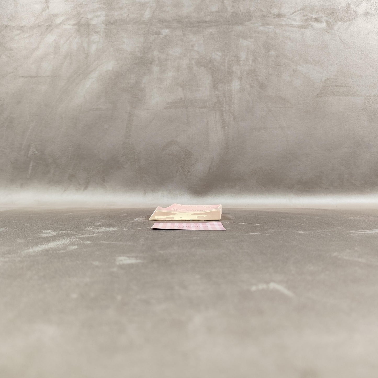 Cendrier publicitaire en porcelaine en forme denveloppe Réfrigérateurs Sigma-Frigo-Therm  Lyon