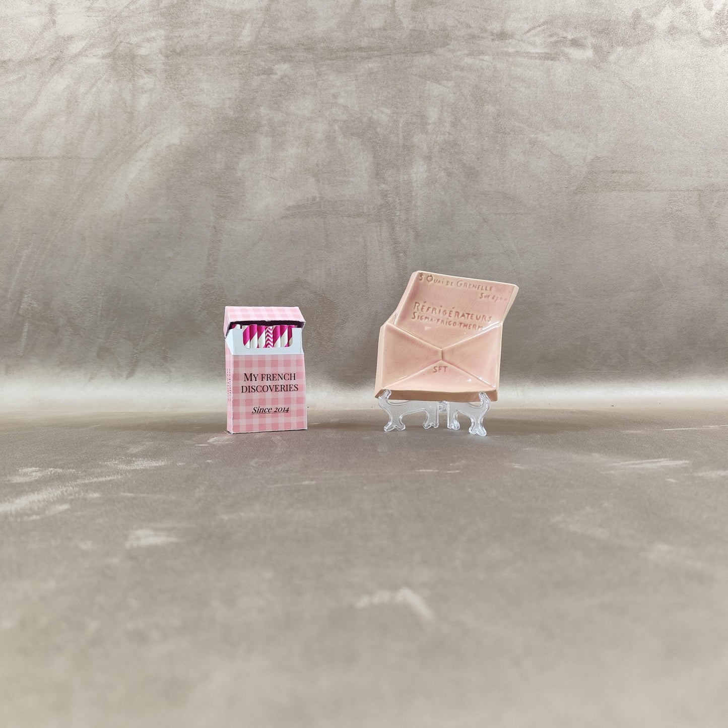 Cendrier publicitaire en porcelaine en forme denveloppe Réfrigérateurs Sigma-Frigo-Therm  Lyon