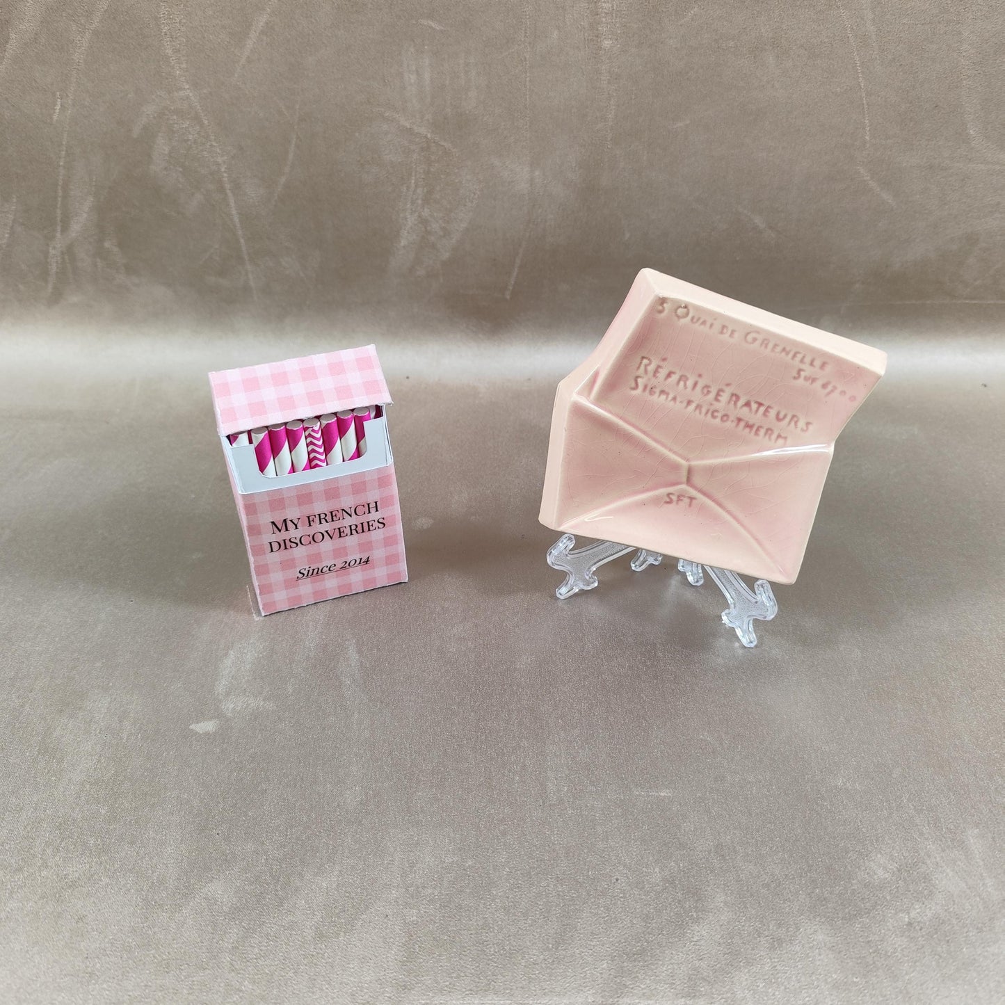 Cendrier publicitaire en porcelaine en forme denveloppe Réfrigérateurs Sigma-Frigo-Therm  Lyon