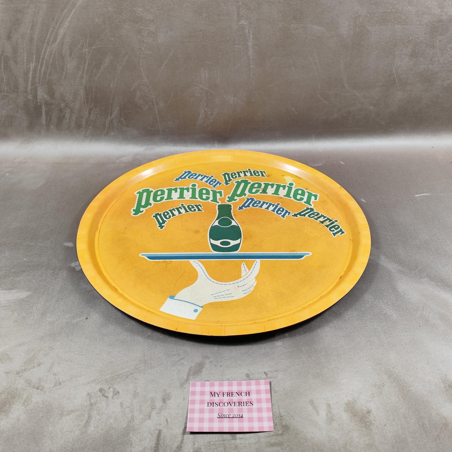Très grand plateau publicitaire Perrier Métal jaune Art graphique vintage