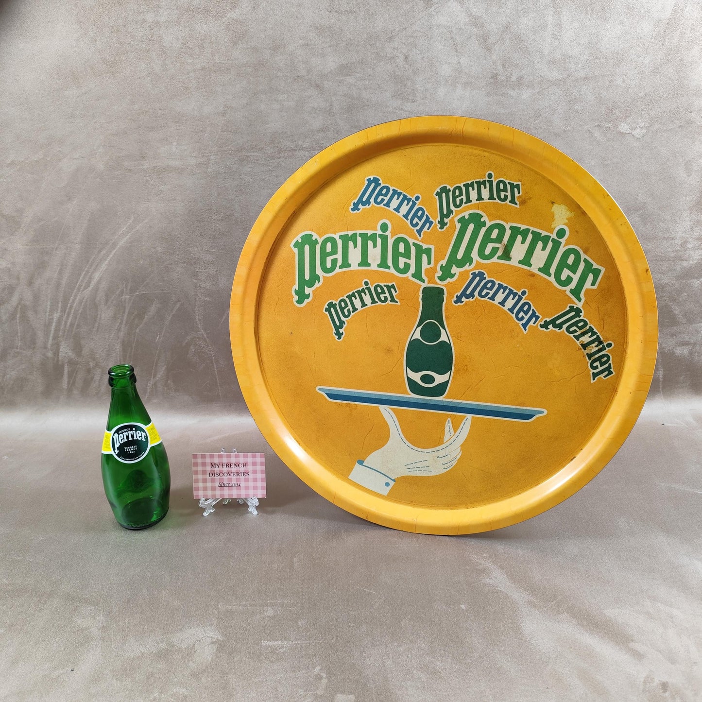 Très grand plateau publicitaire Perrier Métal jaune Art graphique vintage