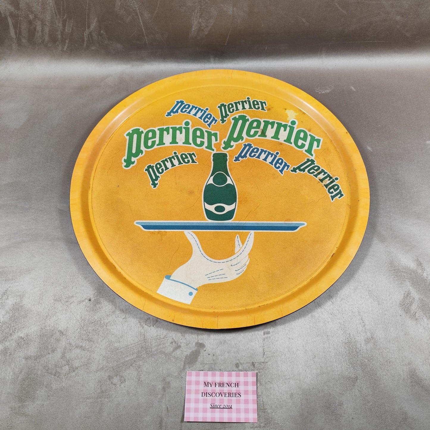 Très grand plateau publicitaire Perrier Métal jaune Art graphique vintage