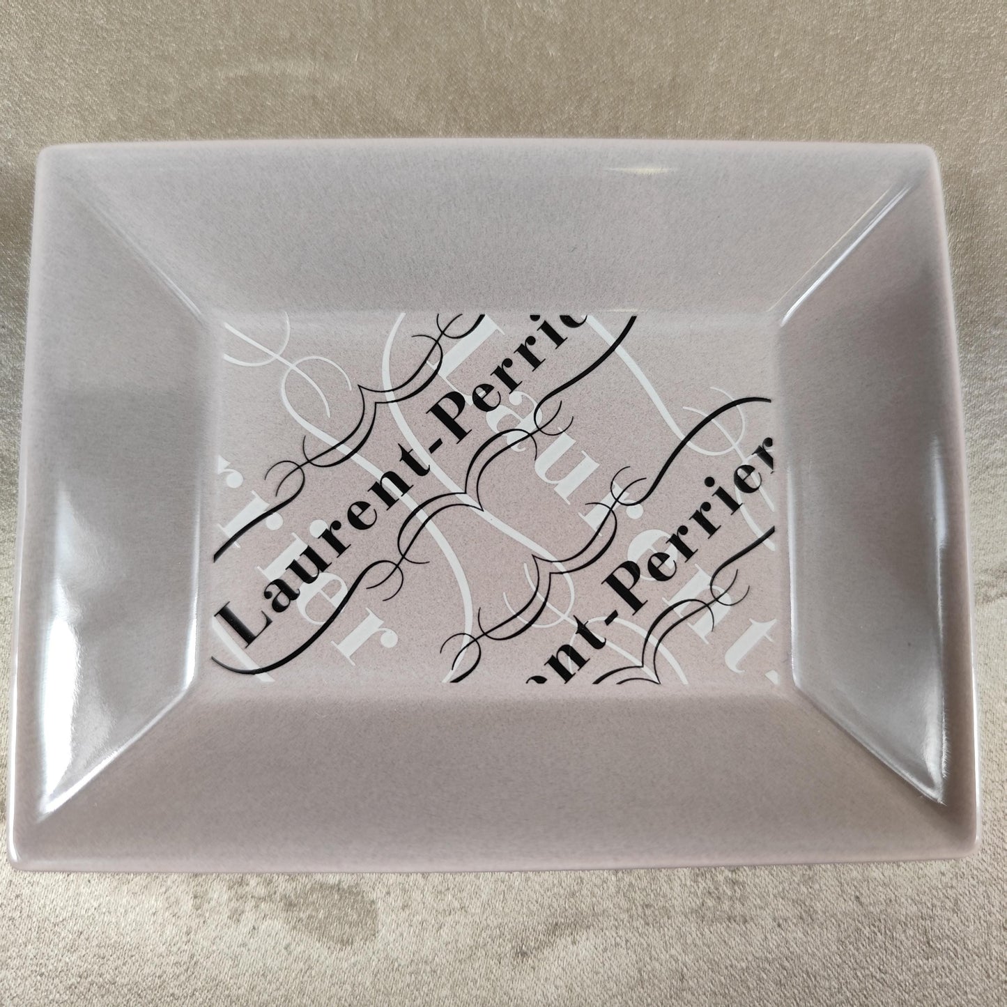 Lot de 2 cendriers publicitaires Laurent-Perrier en porcelaine Champagne Revol