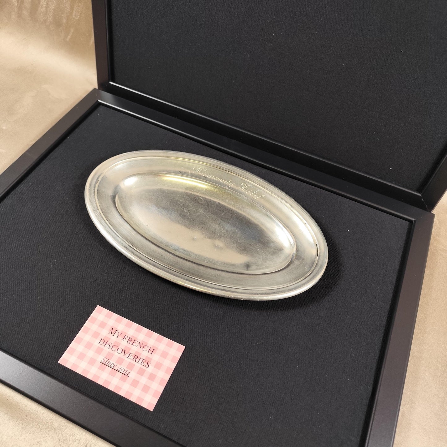 Plat ovale Normandy Hotel en métal argenté Maison Artaud Hôtellerie française