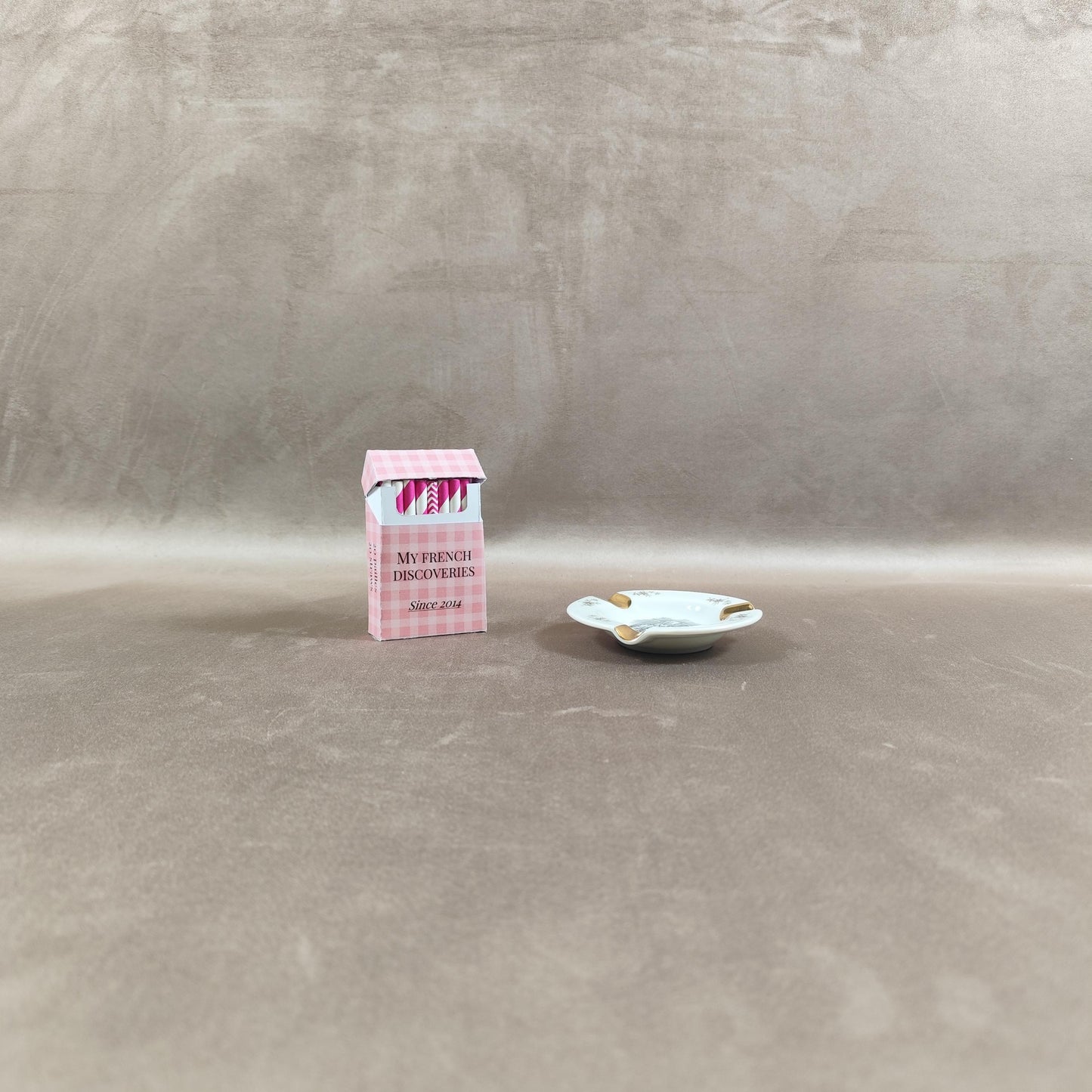 Cendrier publicitaire Le Secours Cies d'Assurances en porcelaine de Limoges Dorure