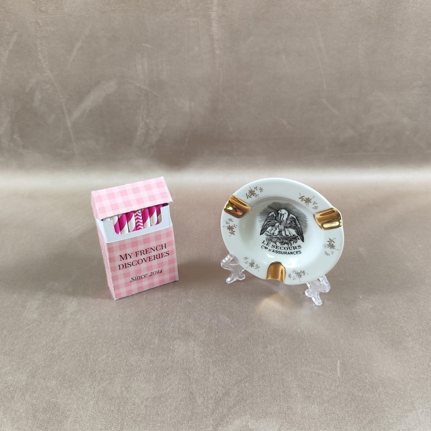 Cendrier publicitaire Le Secours Cies d'Assurances en porcelaine de Limoges Dorure