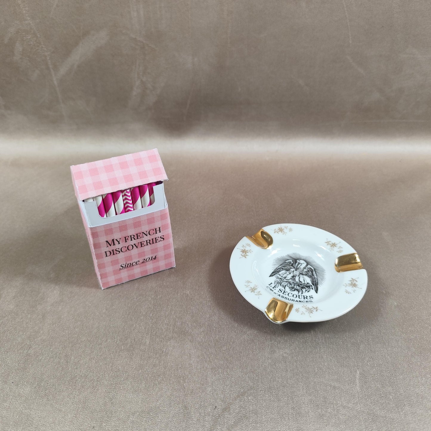 Cendrier publicitaire Le Secours Cies d'Assurances en porcelaine de Limoges Dorure