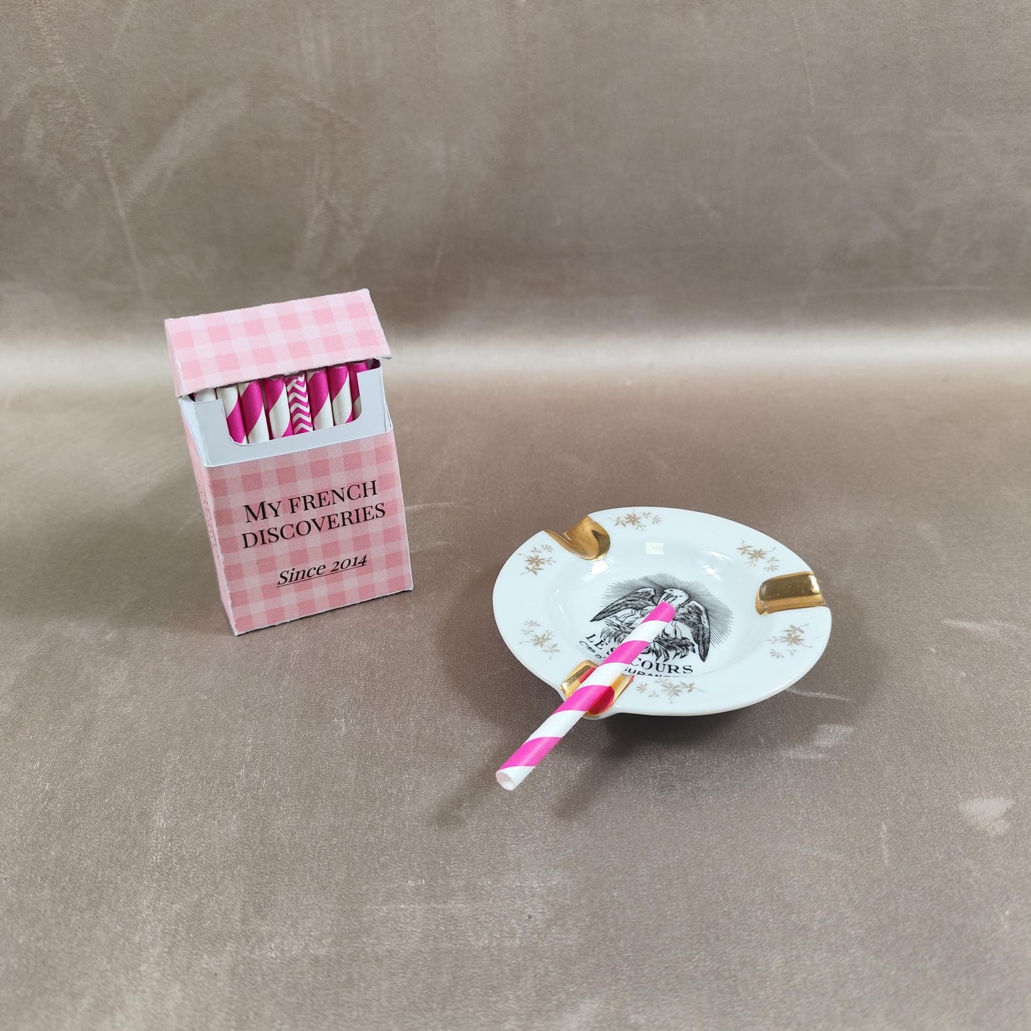 Cendrier publicitaire Le Secours Cies d'Assurances en porcelaine de Limoges Dorure