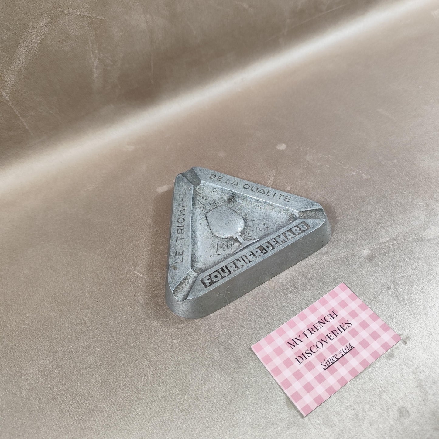 Cendrier publicitaire Fournier-Demars en métal Le Triomphe de la Qualité Liqueurs