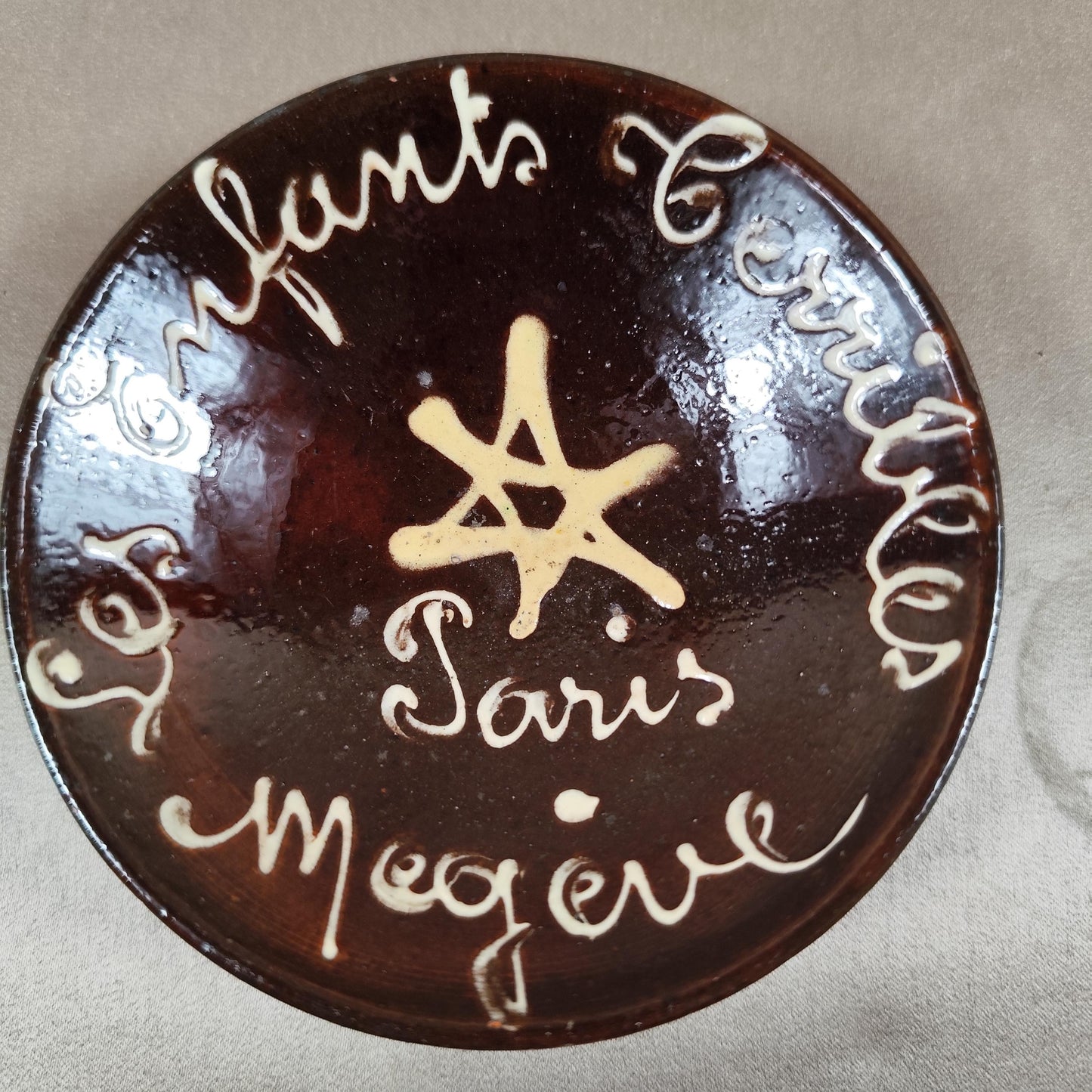 Cendrier Les Enfants Terribles Paris Megève Céramique brune vintage