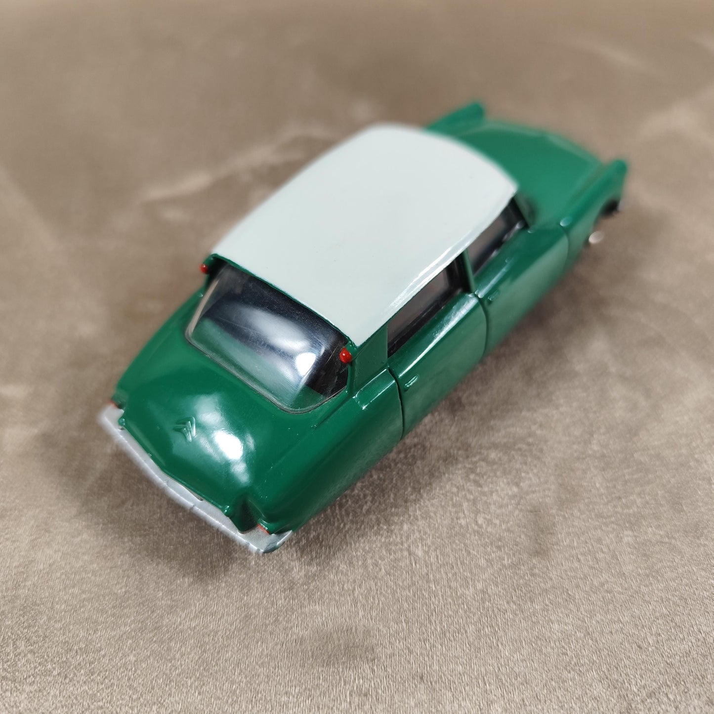 Voiture miniature Citroën DS 19 Dinky Toys Éditions Atlas Avec boîte et certificat