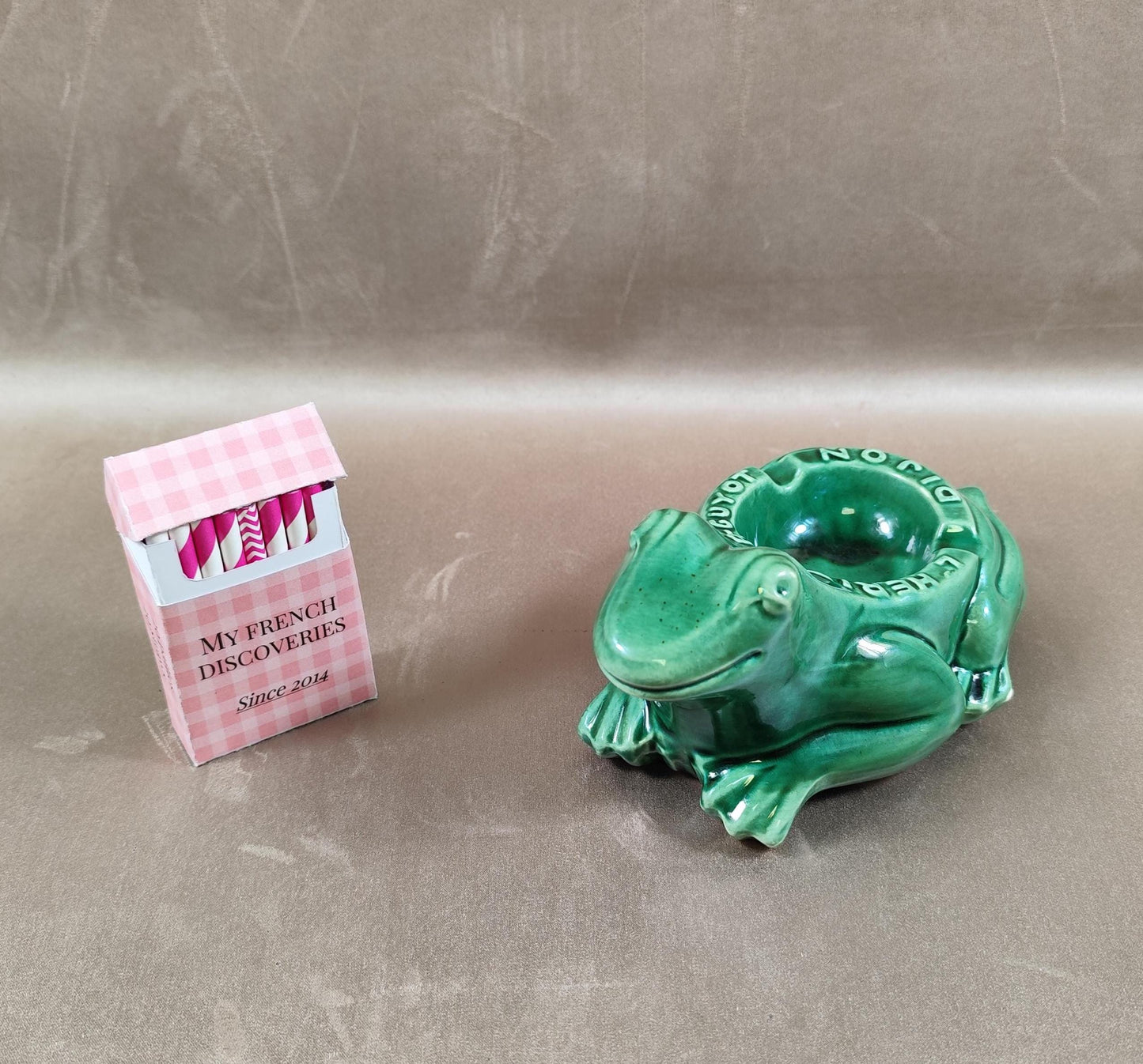 Cendrier publicitaire grenouille LHéritier-Guyot en céramique verte Dijon