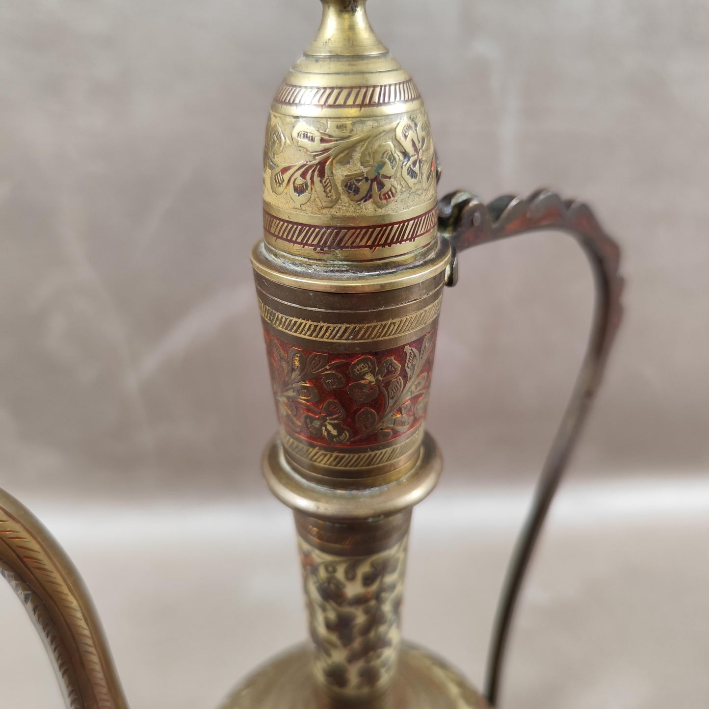 Aiguière orientale décorative en métal ciselé Motifs floraux Style Moyen-Orient