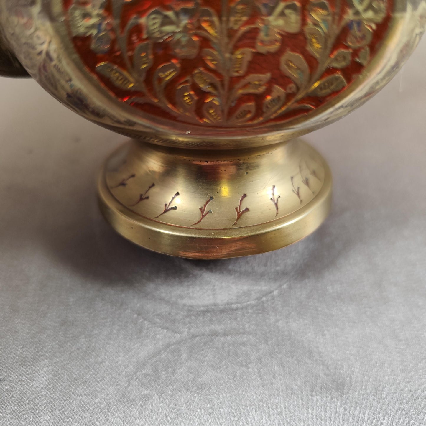 Aiguière orientale décorative en métal ciselé Motifs floraux Style Moyen-Orient