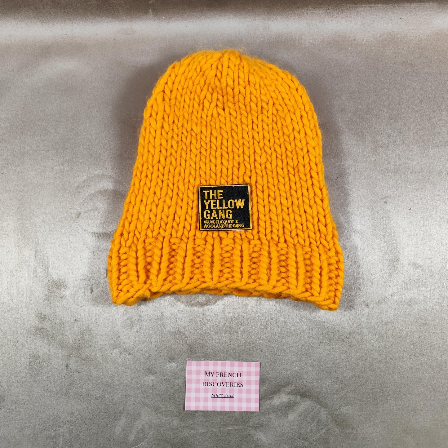 Bonnet The Yellow Gang Veuve Clicquot x Wool and the Gang Maille jaune