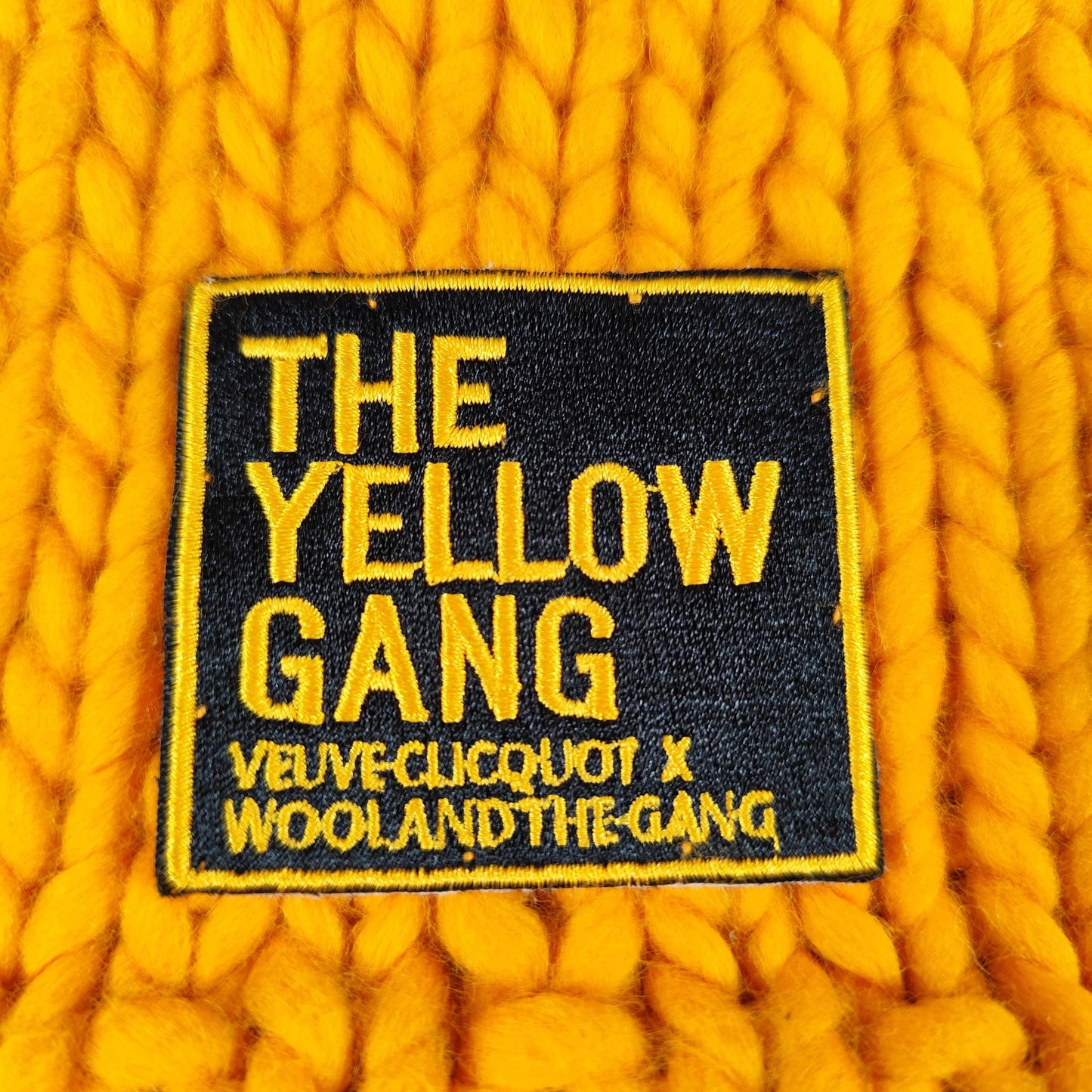 Bonnet The Yellow Gang Veuve Clicquot x Wool and the Gang Maille jaune