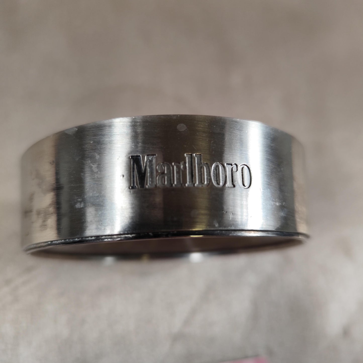 Cendrier publicitaire Marlboro en métal Modèle étoile Vintage