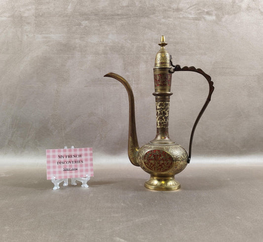 Aiguière orientale décorative en métal ciselé Motifs floraux Style Moyen-Orient