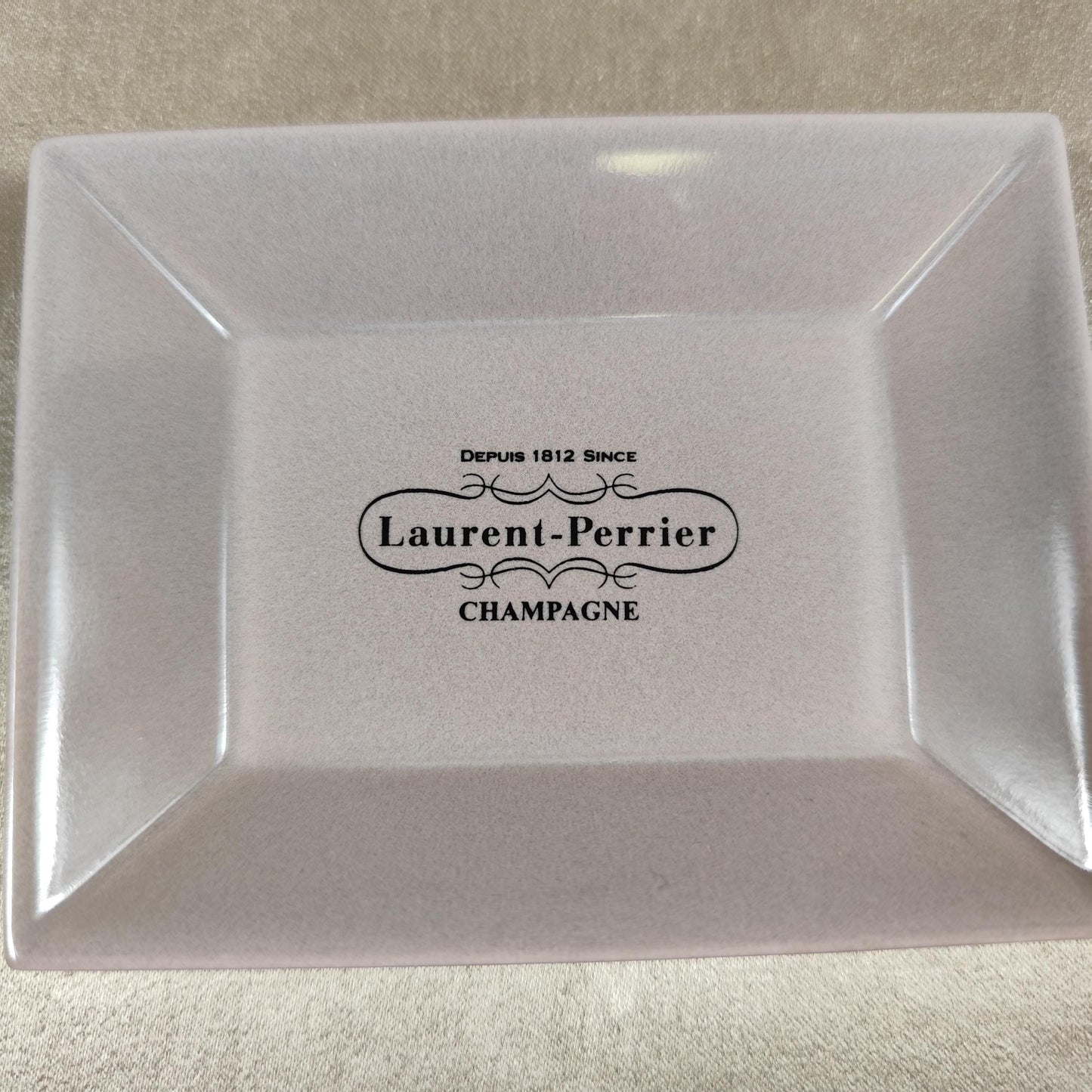 Lot de 2 cendriers publicitaires Laurent-Perrier en porcelaine Champagne Revol