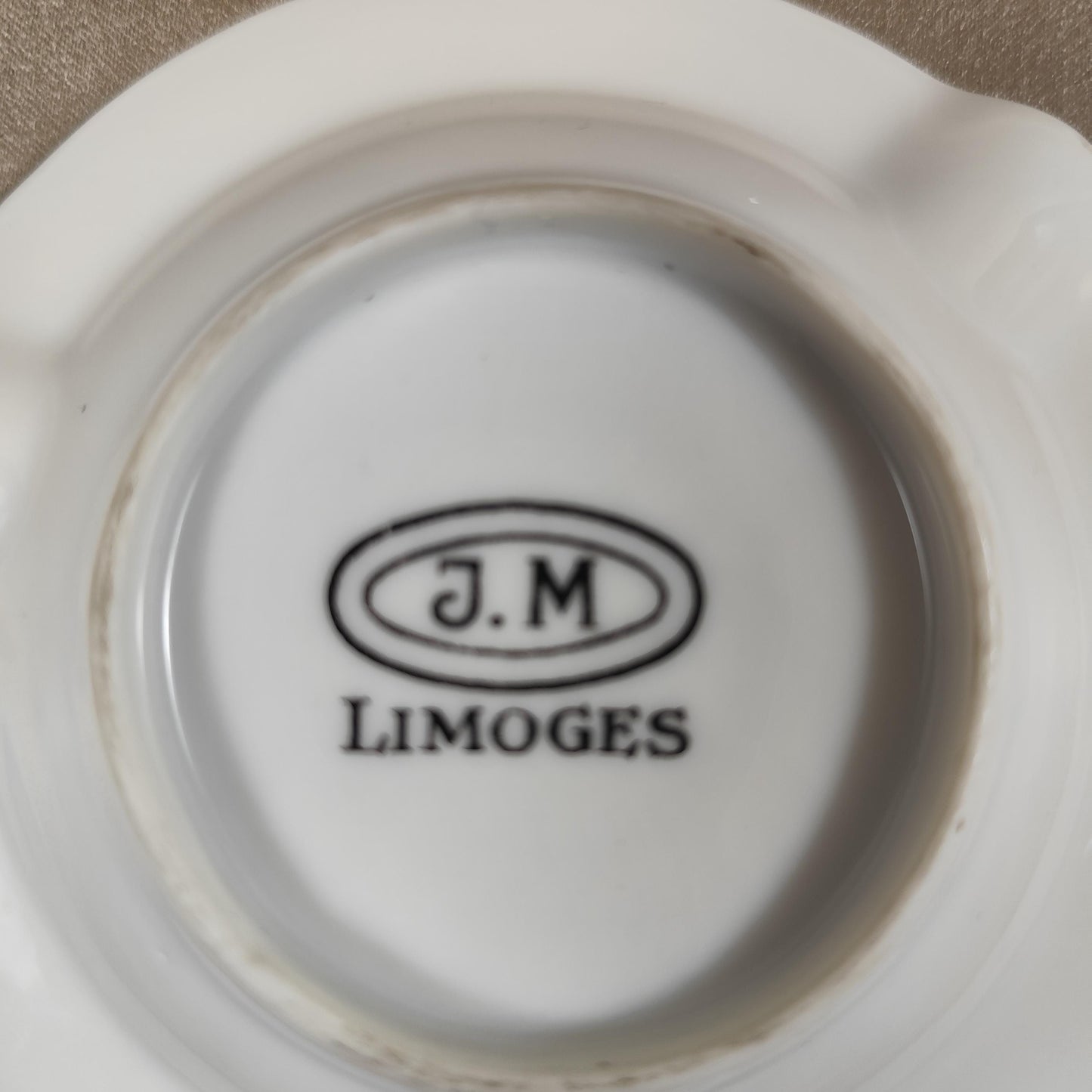 Cendrier publicitaire Le Secours Cies d'Assurances en porcelaine de Limoges Dorure