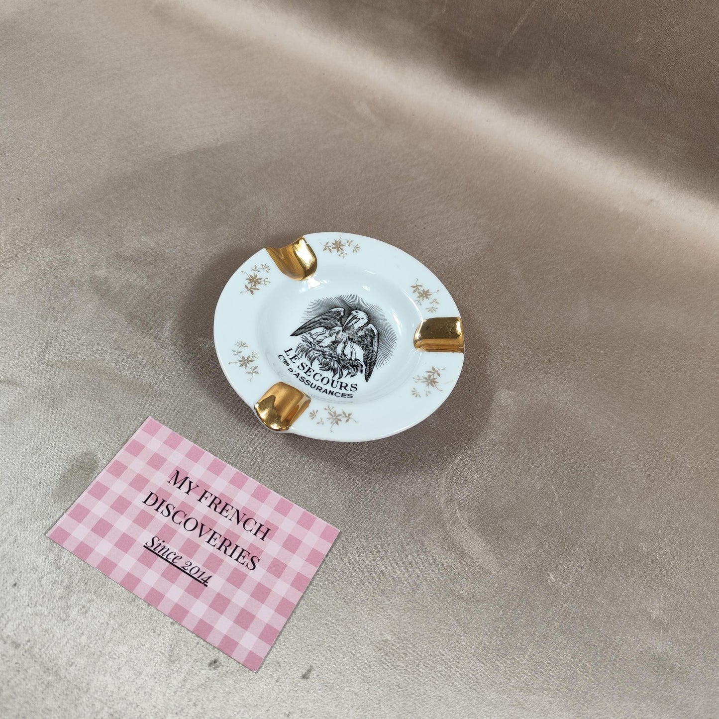 Cendrier publicitaire Le Secours Cies d'Assurances en porcelaine de Limoges Dorure