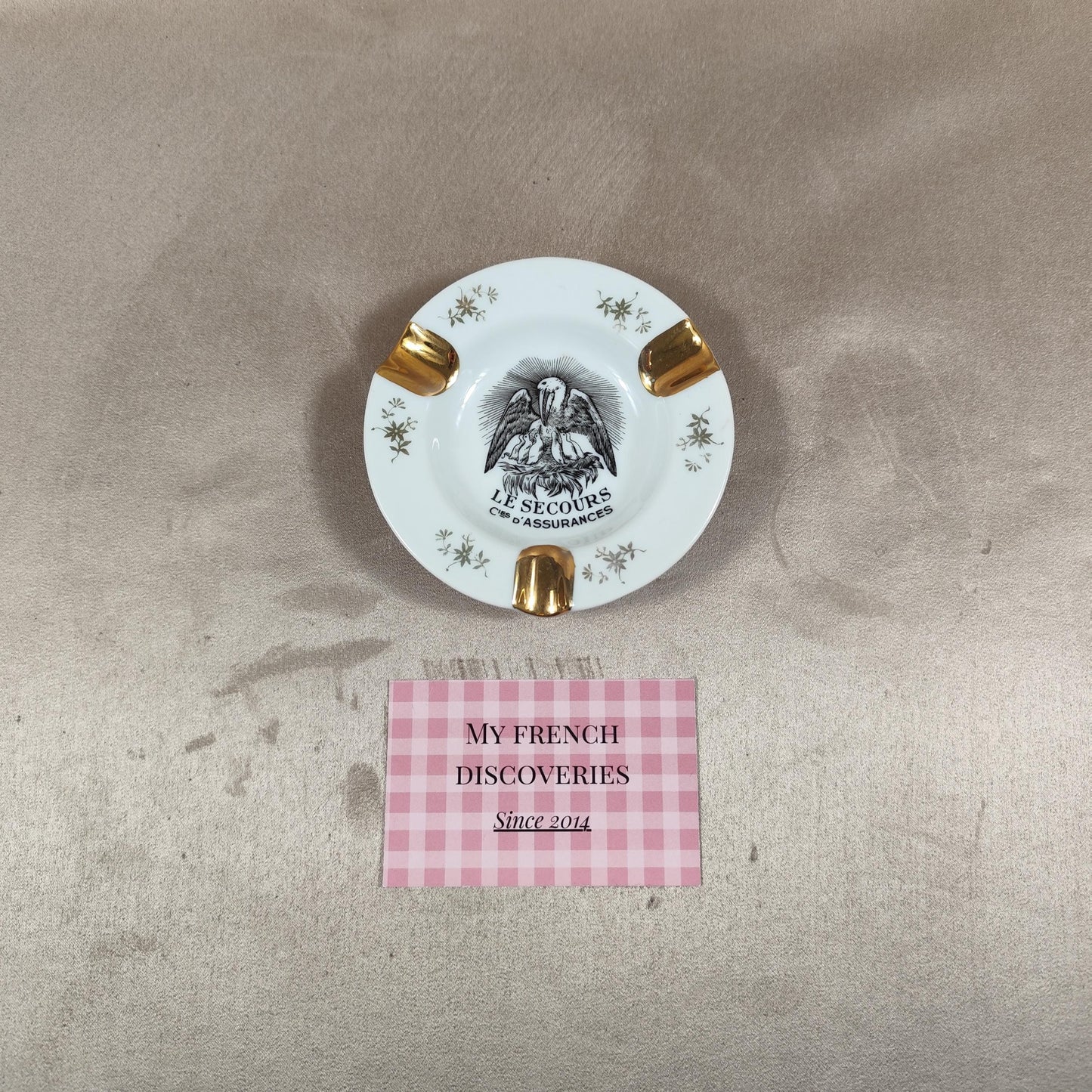 Cendrier publicitaire Le Secours Cies d'Assurances en porcelaine de Limoges Dorure