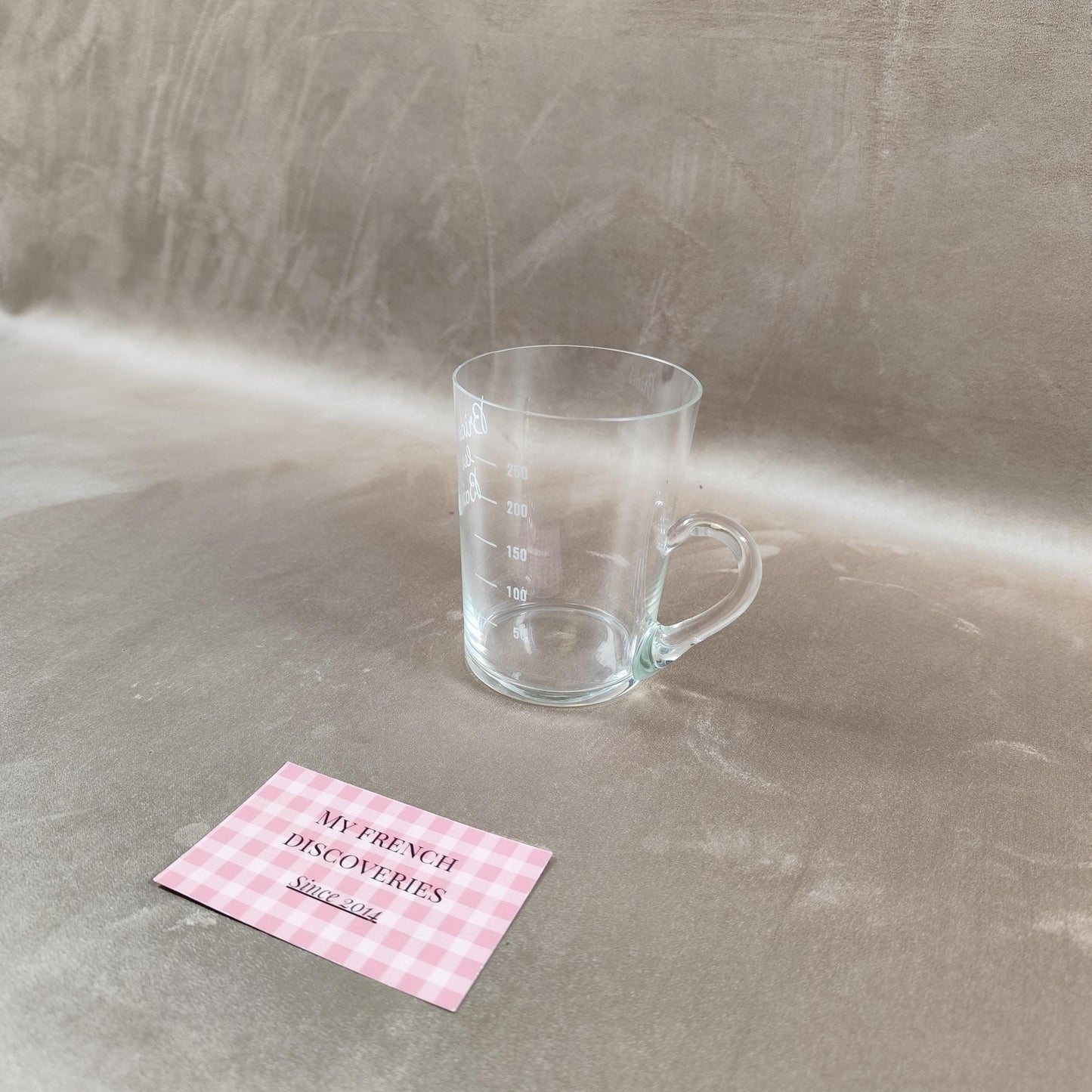 Verre de cure ancien format tasse avec étui en paille et cuir Verre de curiste