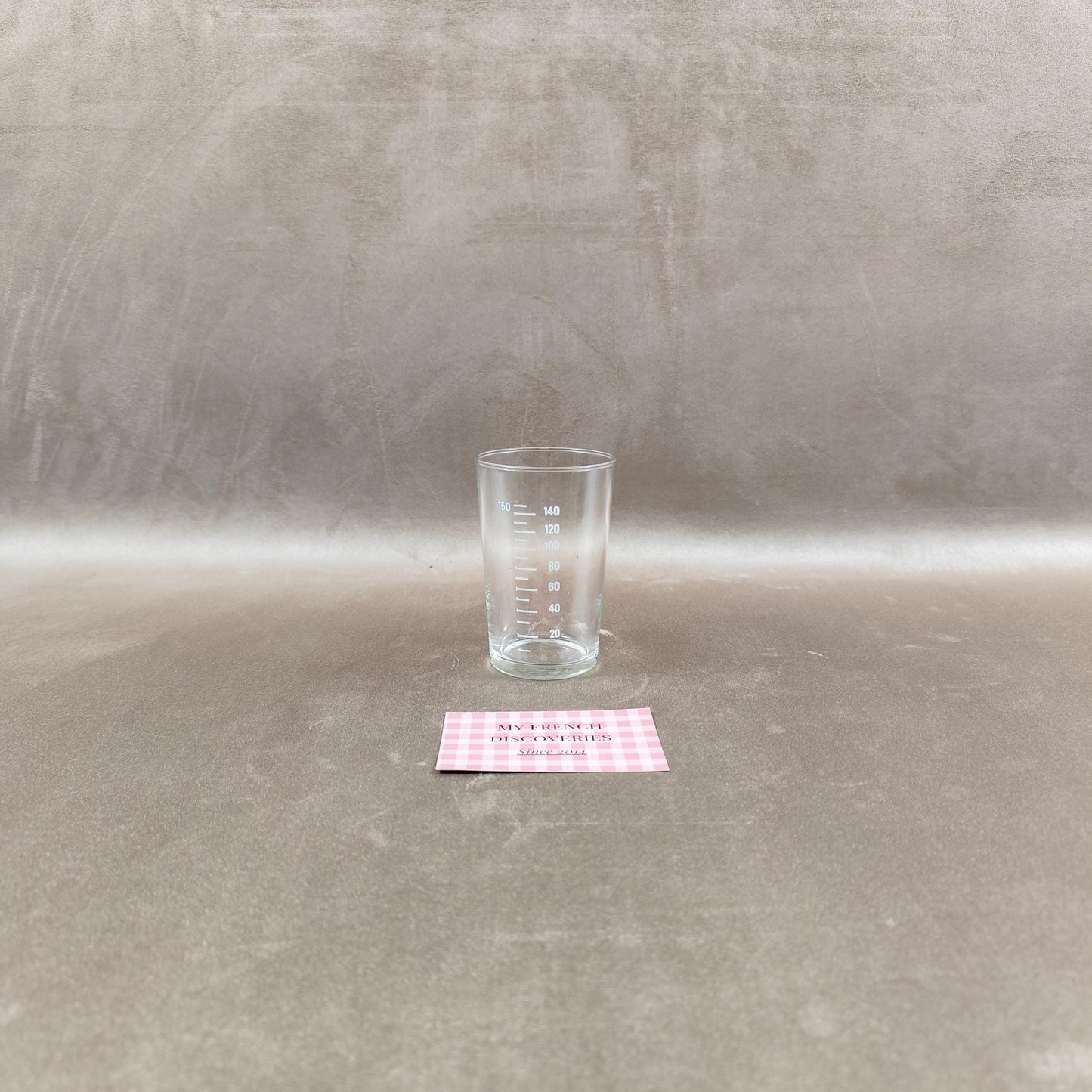 Verre de cure gradué 150 ml avec étui plastique Verre de curiste vintage