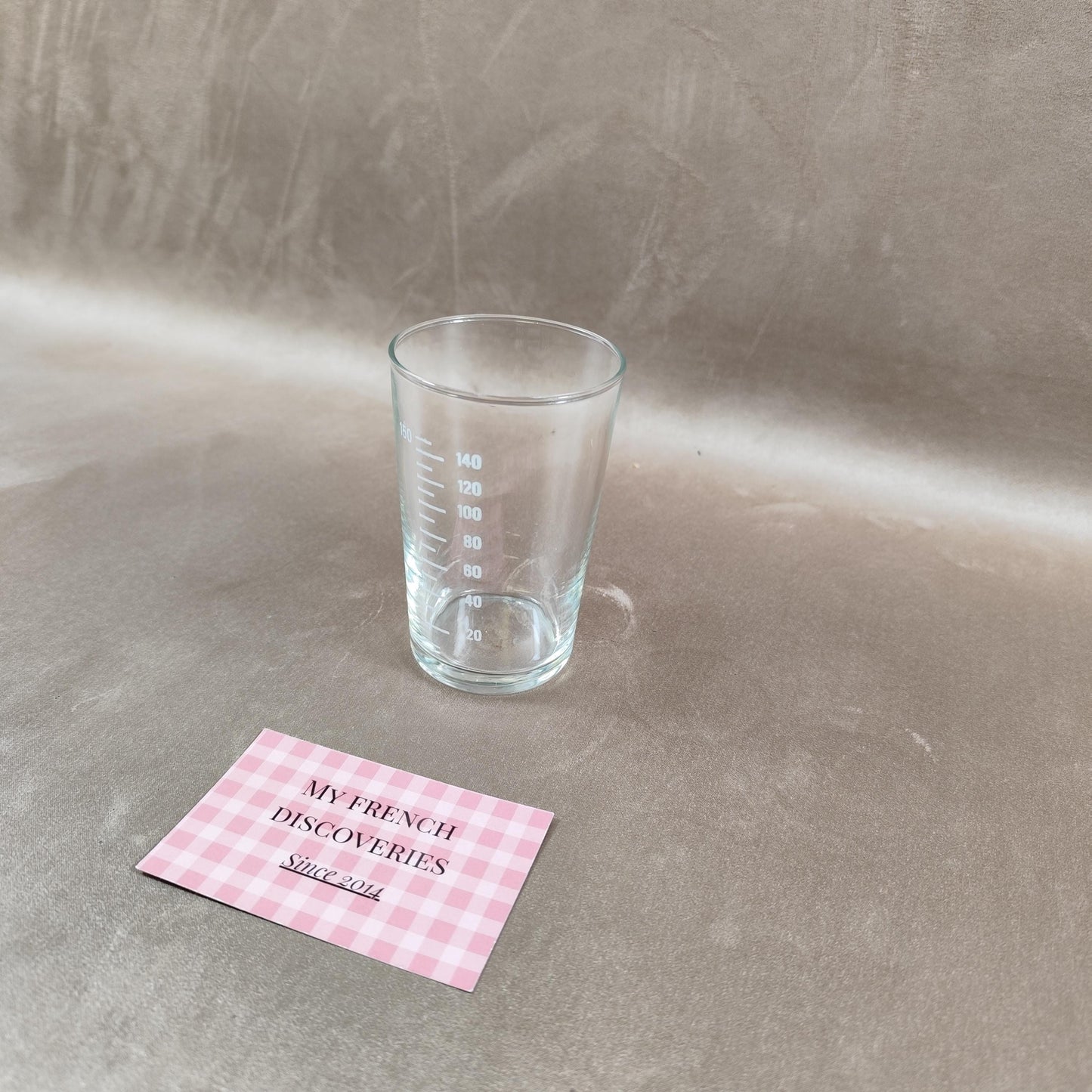 Verre de cure gradué 150 ml avec étui plastique Verre de curiste vintage