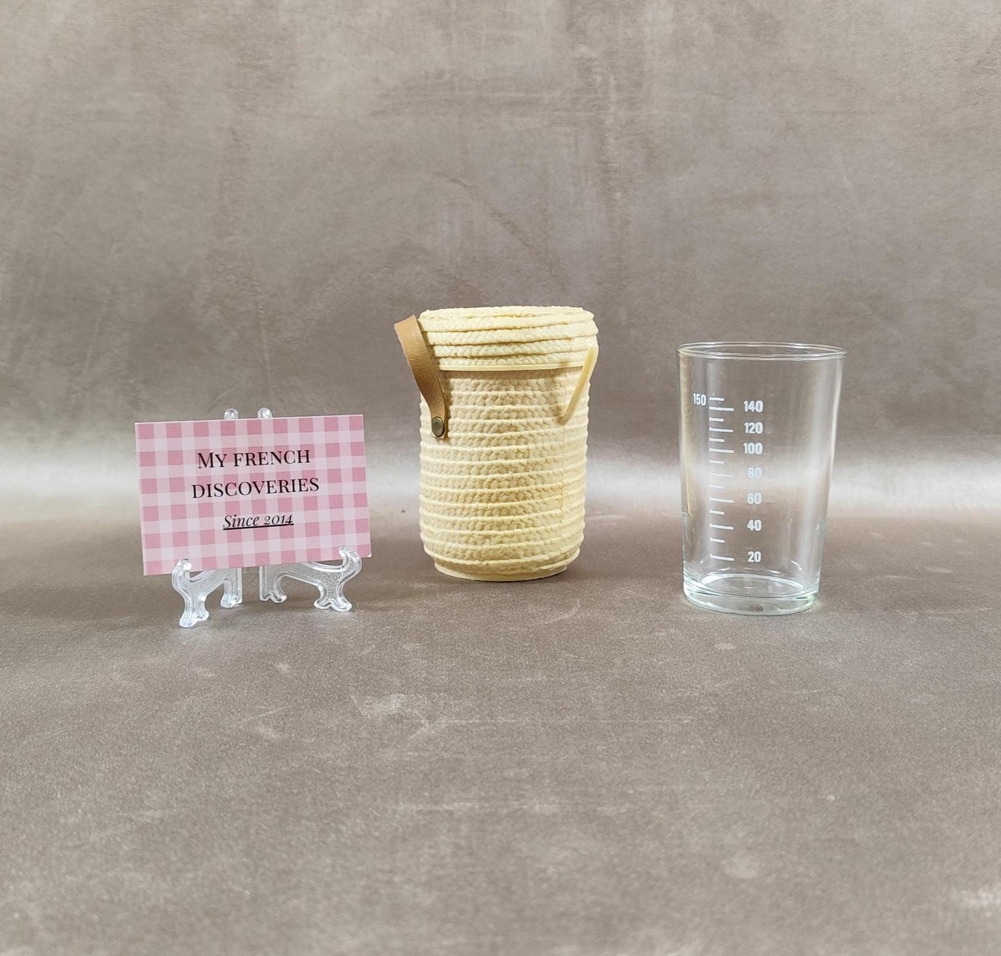 Verre de cure gradué 150 ml avec étui plastique Verre de curiste vintage