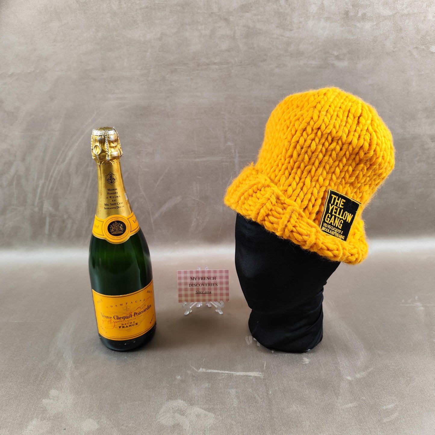 Bonnet The Yellow Gang Veuve Clicquot x Wool and the Gang Maille jaune