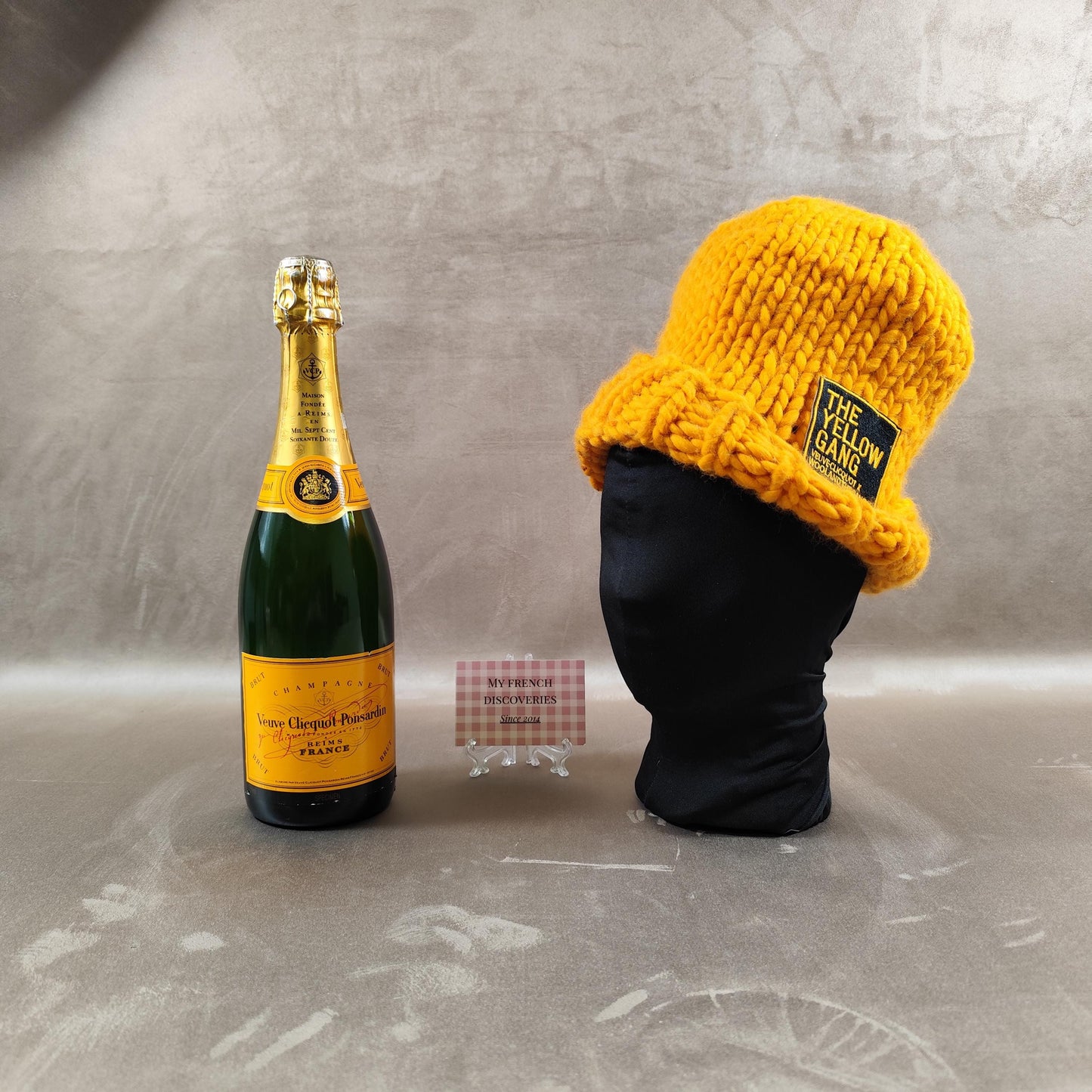 Bonnet The Yellow Gang Veuve Clicquot x Wool and the Gang Maille jaune