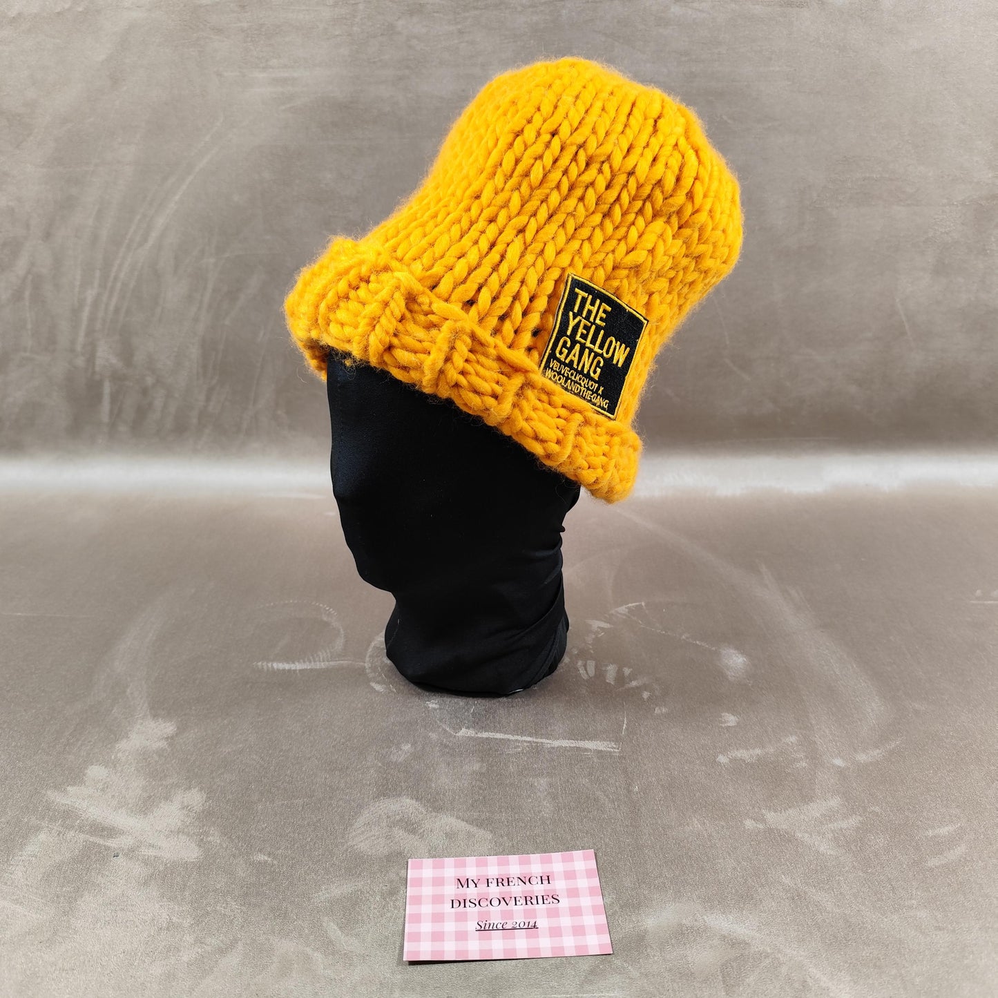 Bonnet The Yellow Gang Veuve Clicquot x Wool and the Gang Maille jaune
