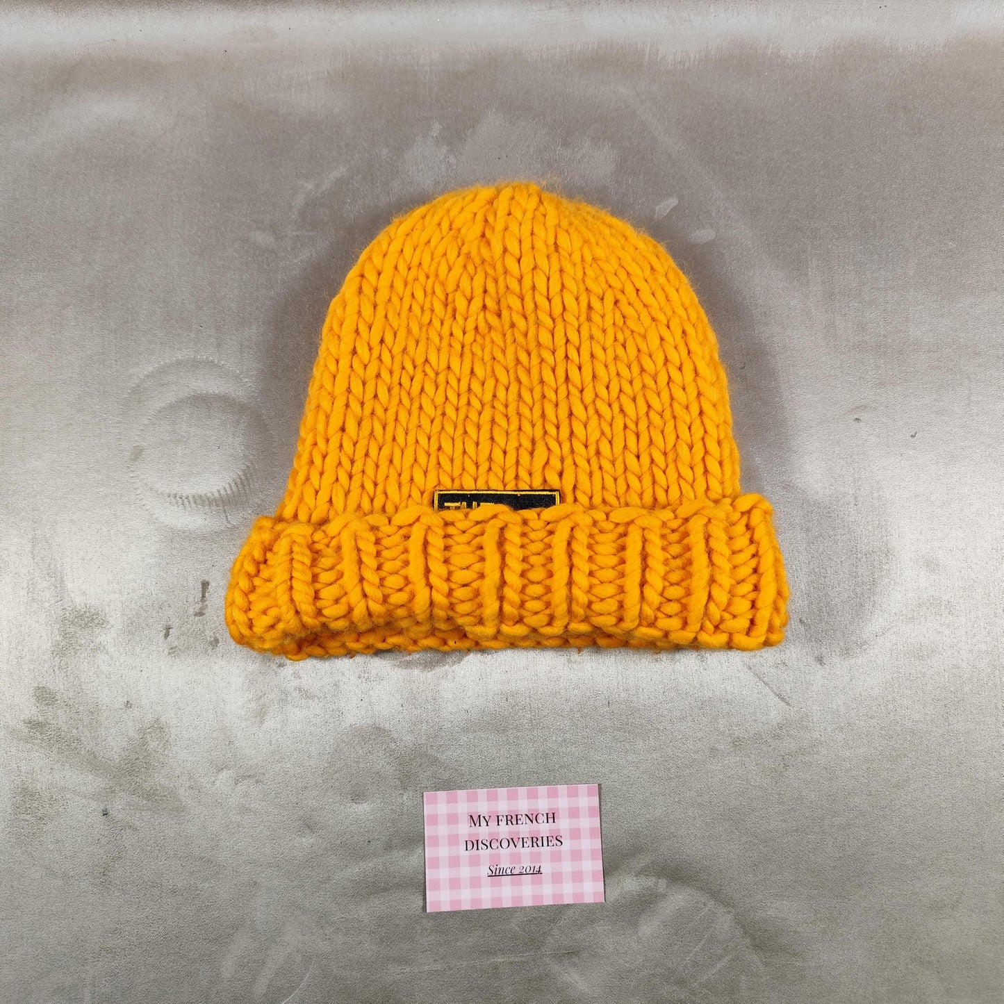 Bonnet The Yellow Gang Veuve Clicquot x Wool and the Gang Maille jaune