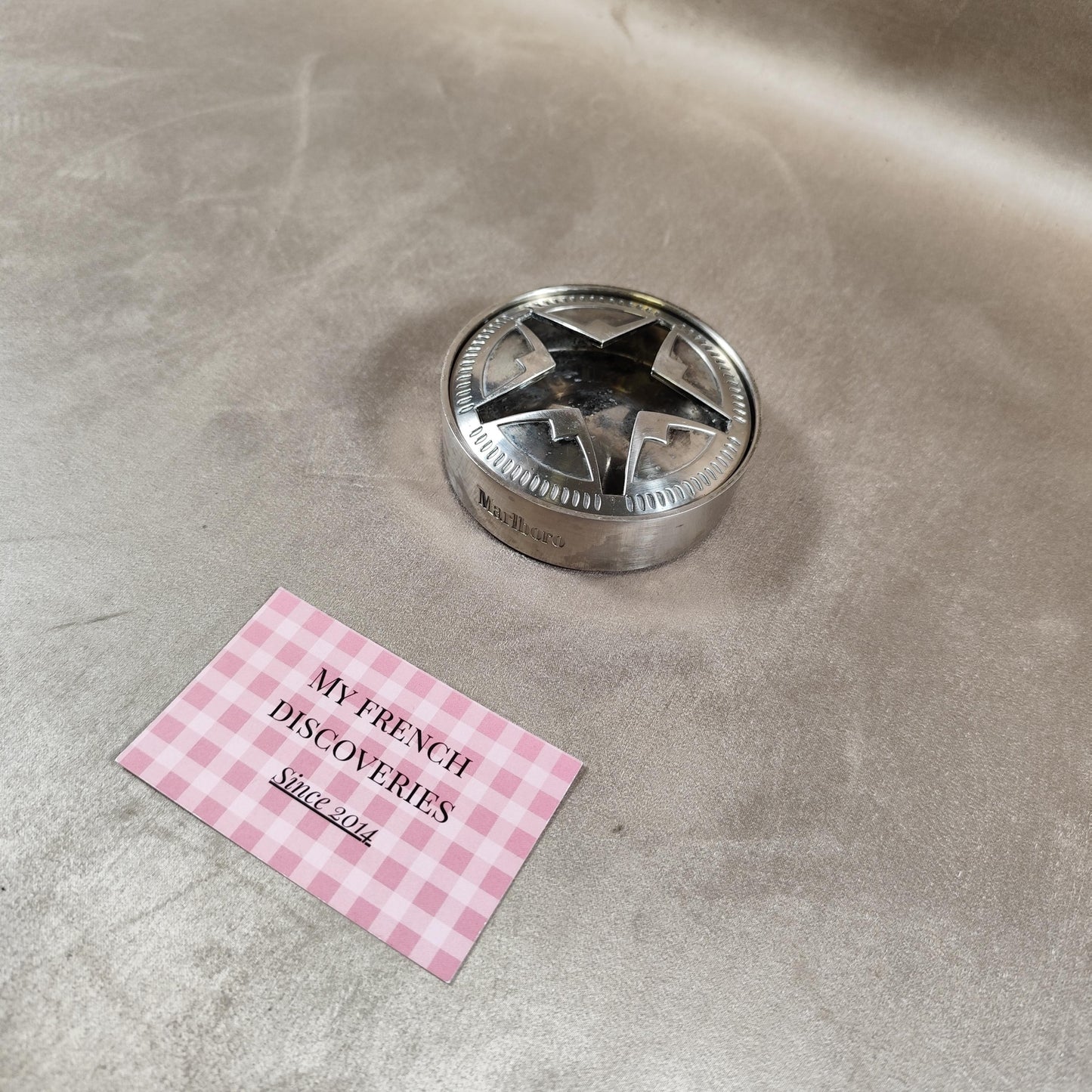 Cendrier publicitaire Marlboro en métal Modèle étoile Vintage