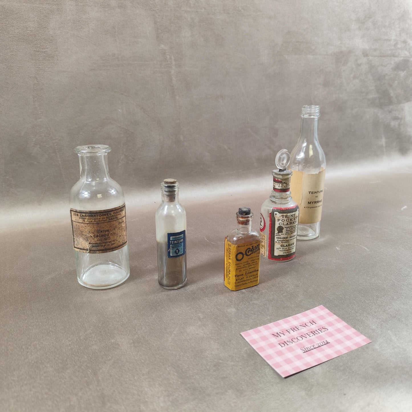 Lot de flacons anciens de pharmacie et produits ménagers O-Cedar, Clarks, LOréal Verre