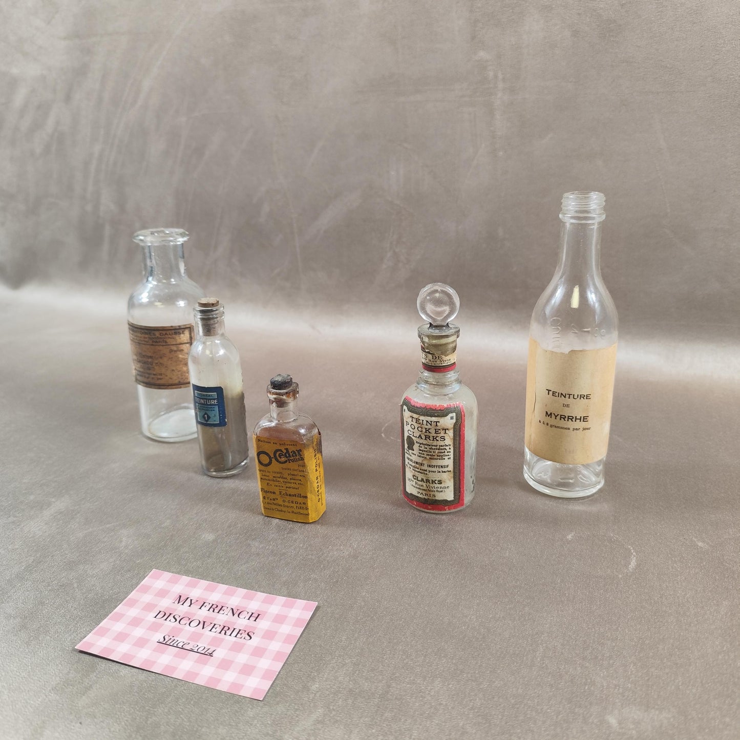 Lot de flacons anciens de pharmacie et produits ménagers O-Cedar, Clarks, LOréal Verre
