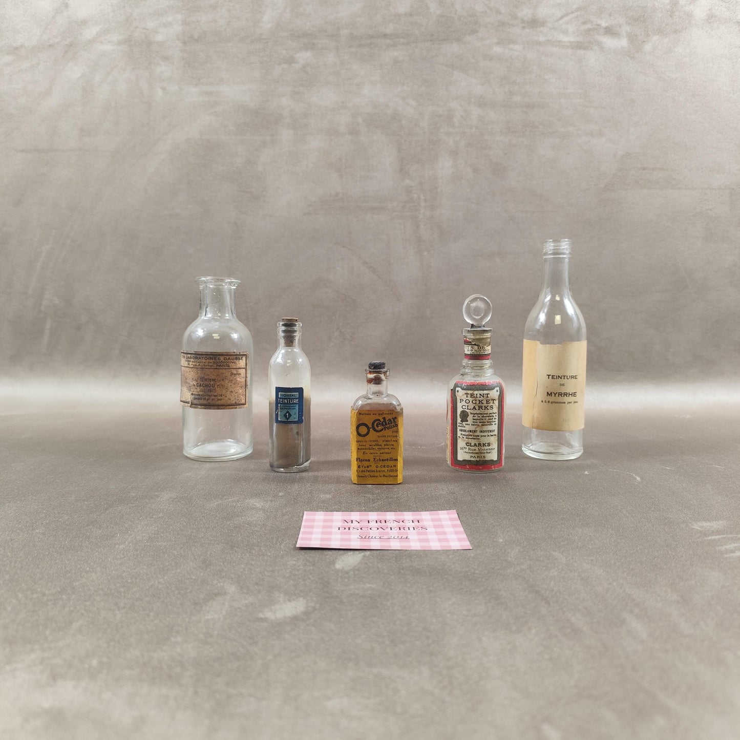 Lot de flacons anciens de pharmacie et produits ménagers O-Cedar, Clarks, LOréal Verre