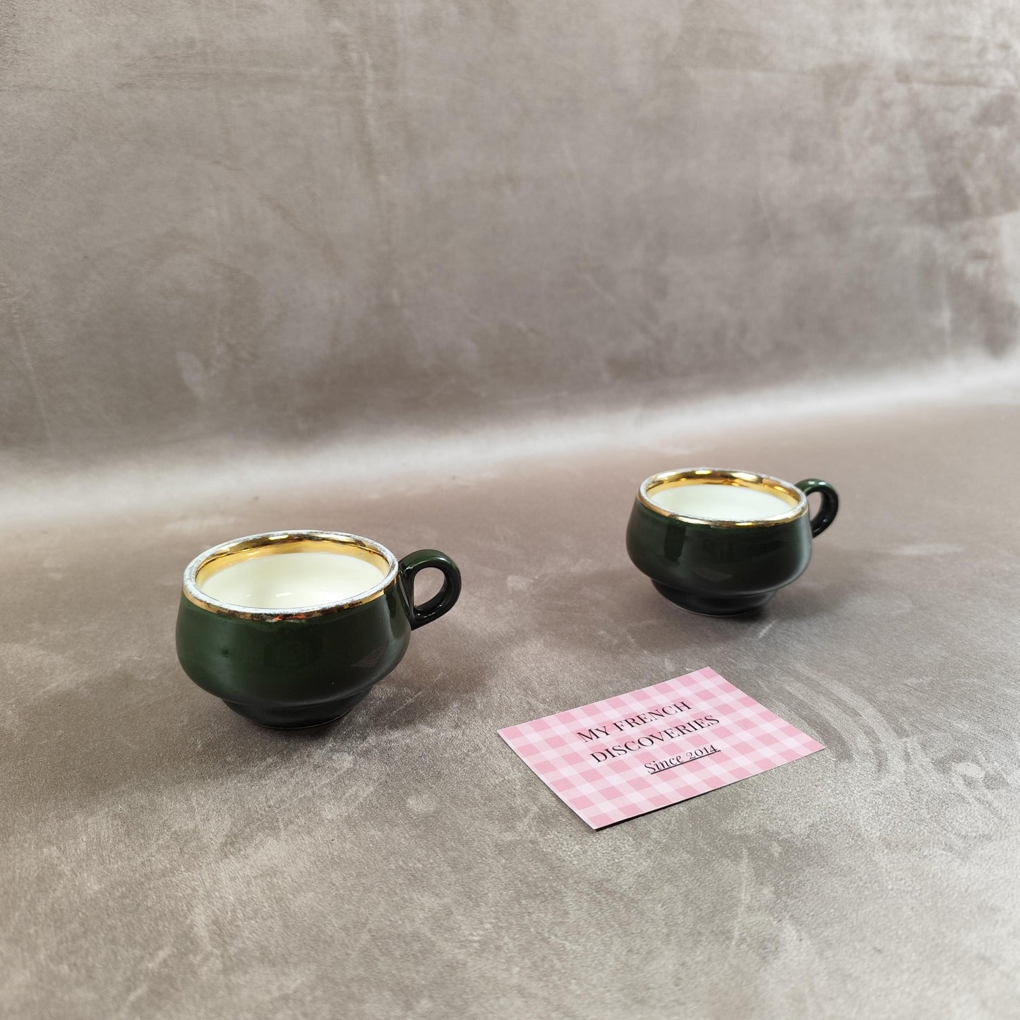 Paire de tasses espresso Helvetia B.F. Tours  Pillivuyt France  Céramique verte