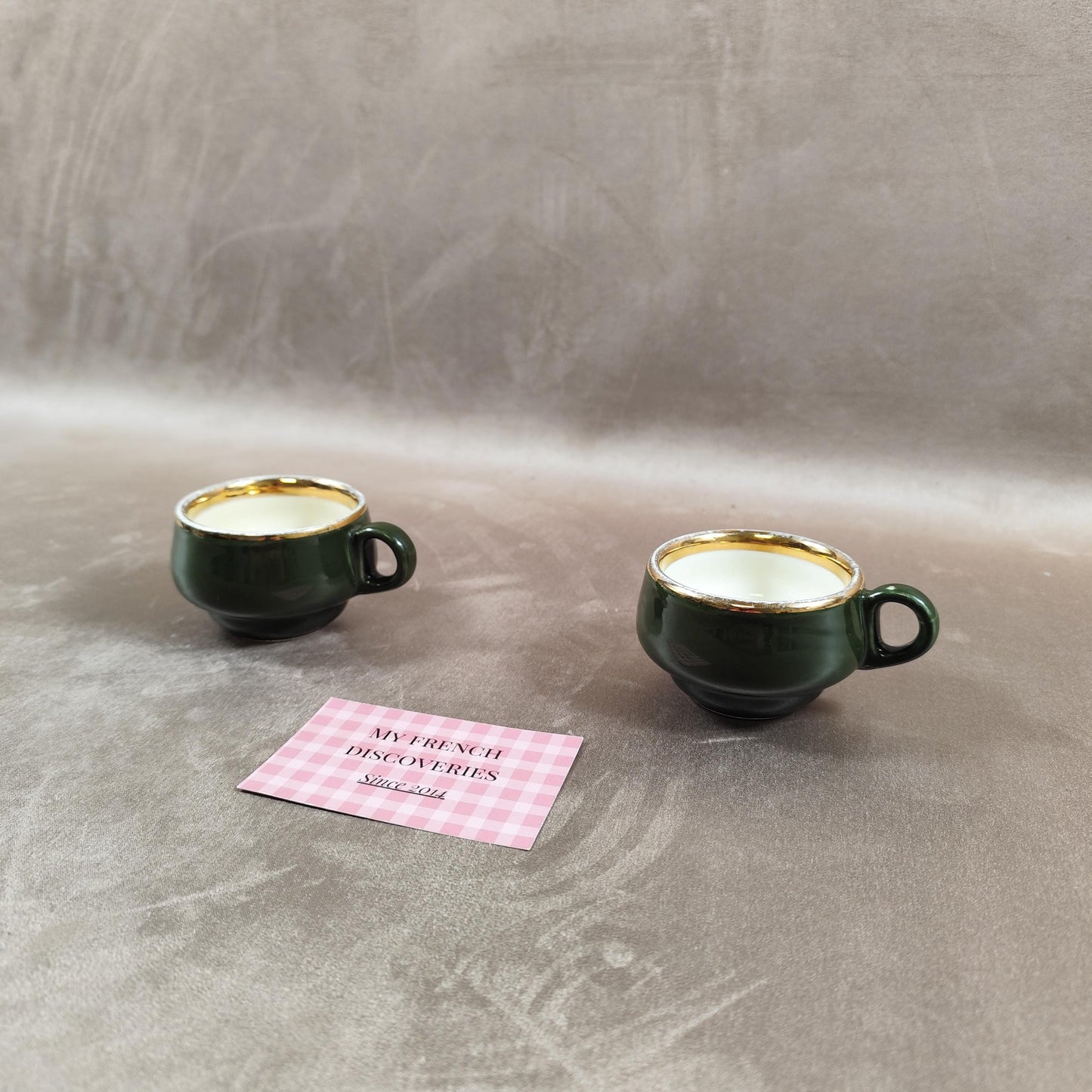 Paire de tasses espresso Helvetia B.F. Tours  Pillivuyt France  Céramique verte