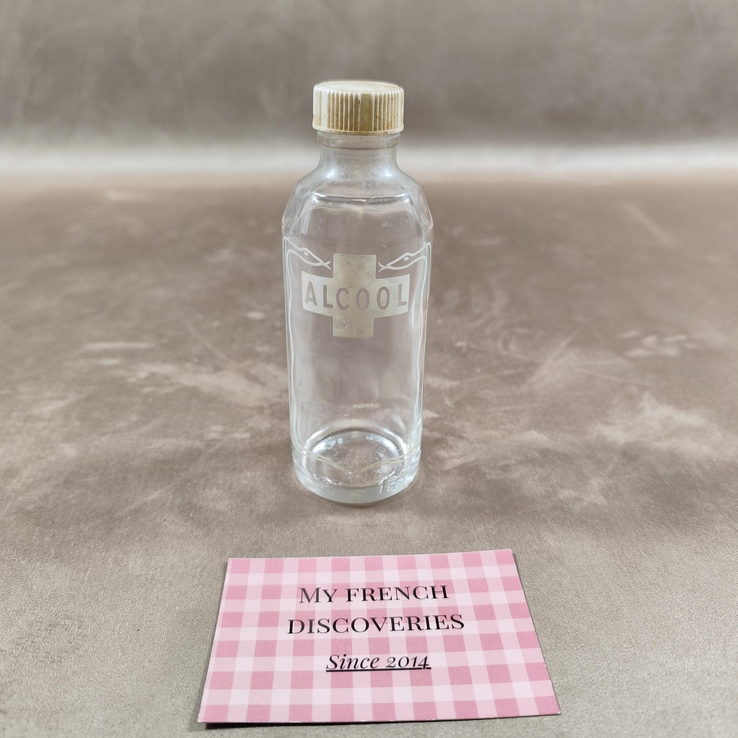 Lot de flacons pharmaceutiques anciens en verre Alcool 90 et doseur gradué